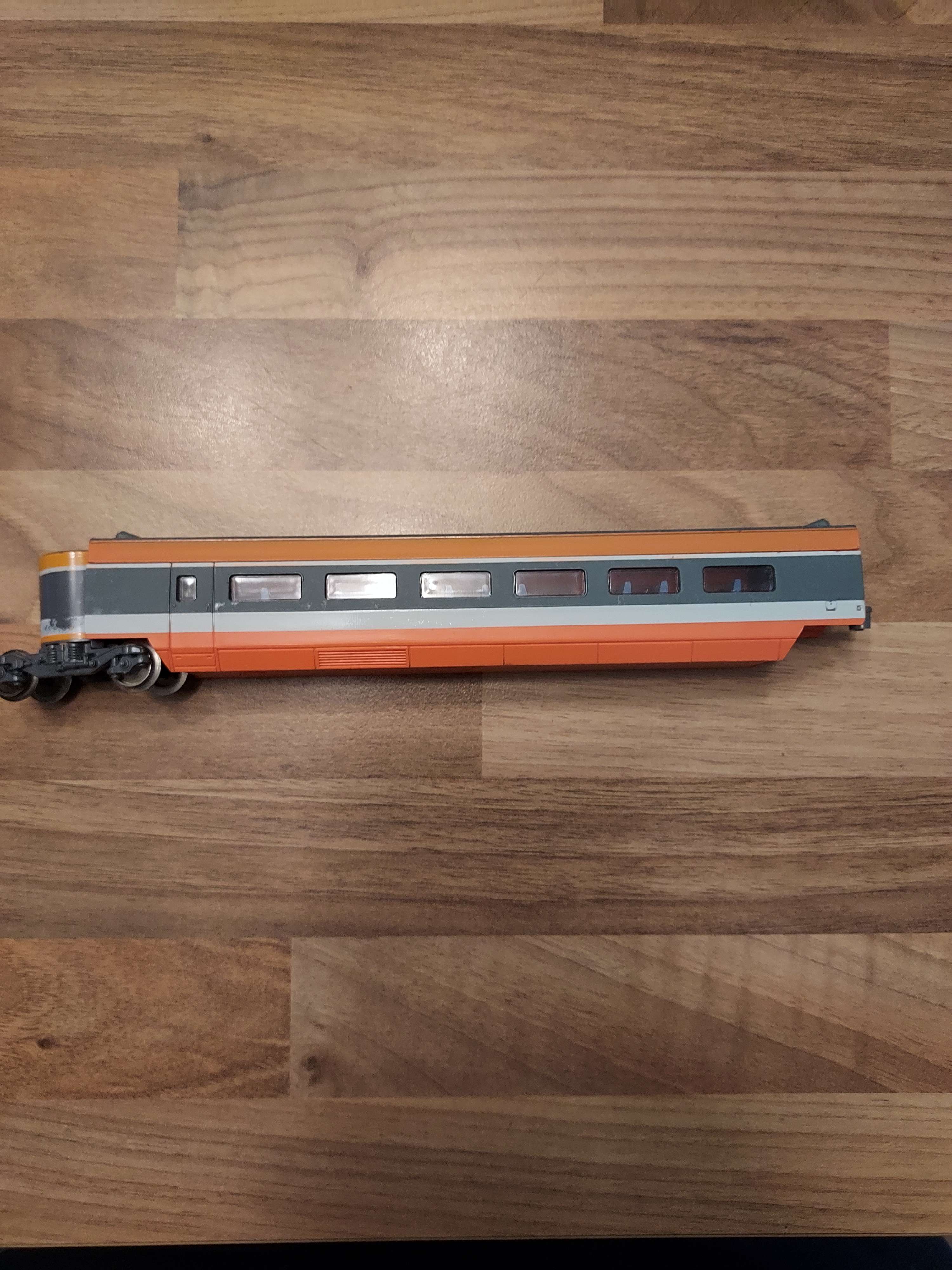 Jouef voiture tgv interm&eacute;diaire HO avec bogie am&eacute;nag&eacute;e 