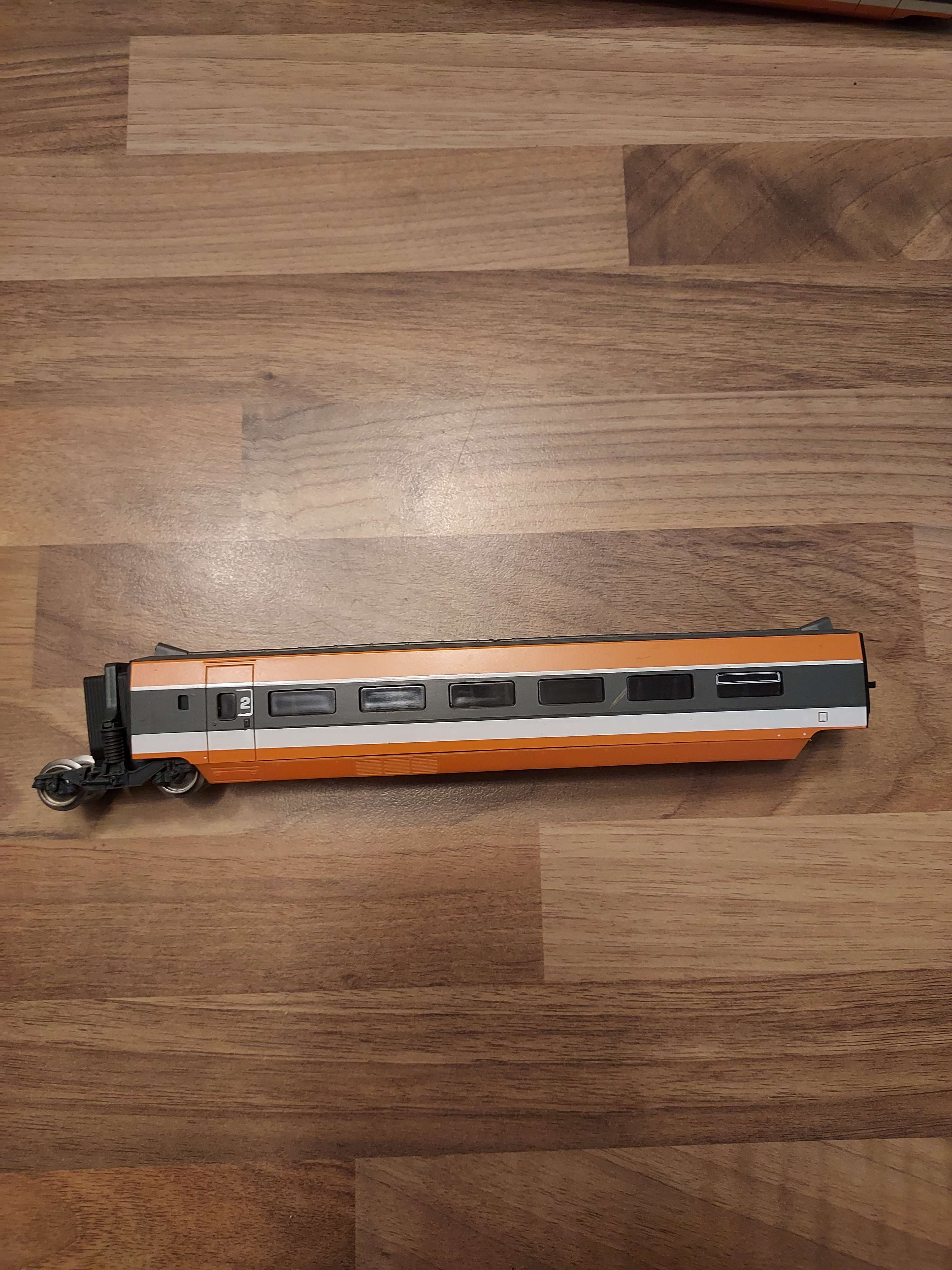 Lima voiture intermediaire 2 cl avec bogie de tgv sud est Ho