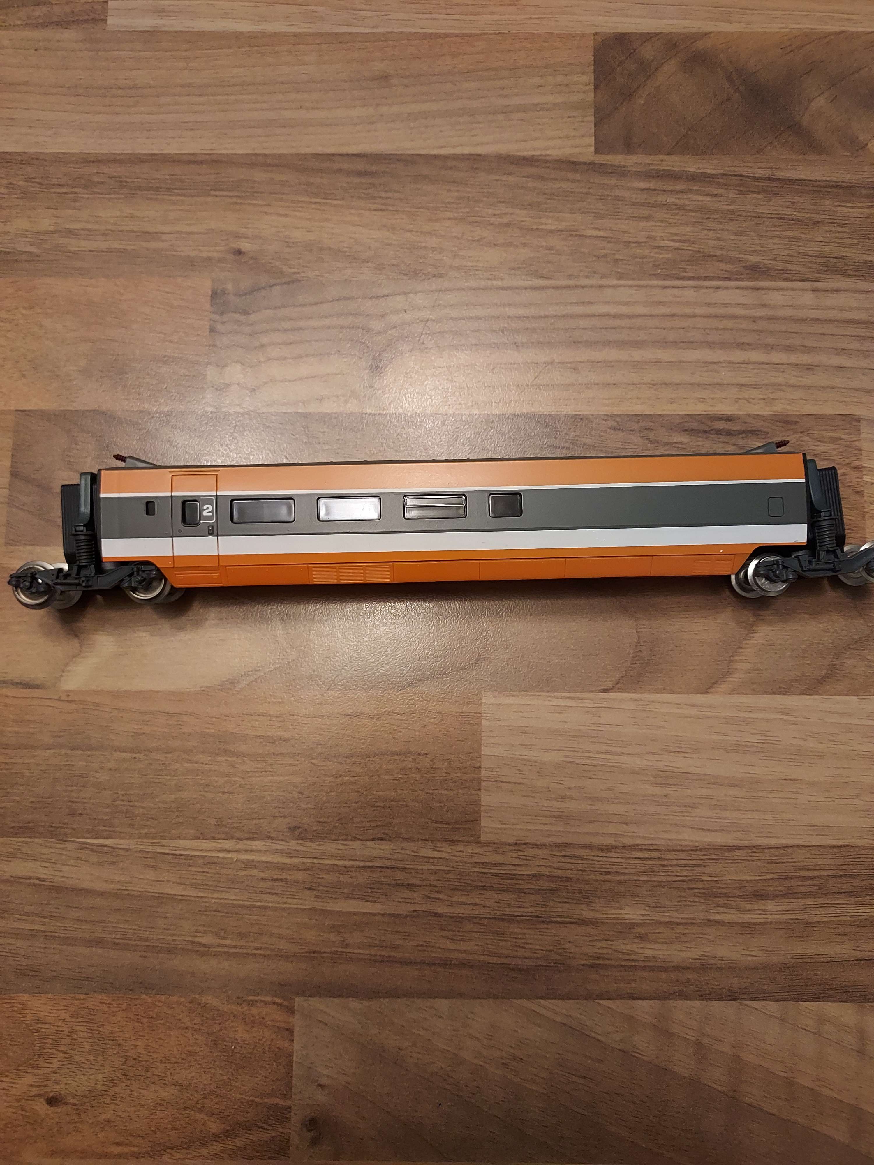 Lima voiture intermediaire 2cl bar tgv sud est HO avec 2 bogie 