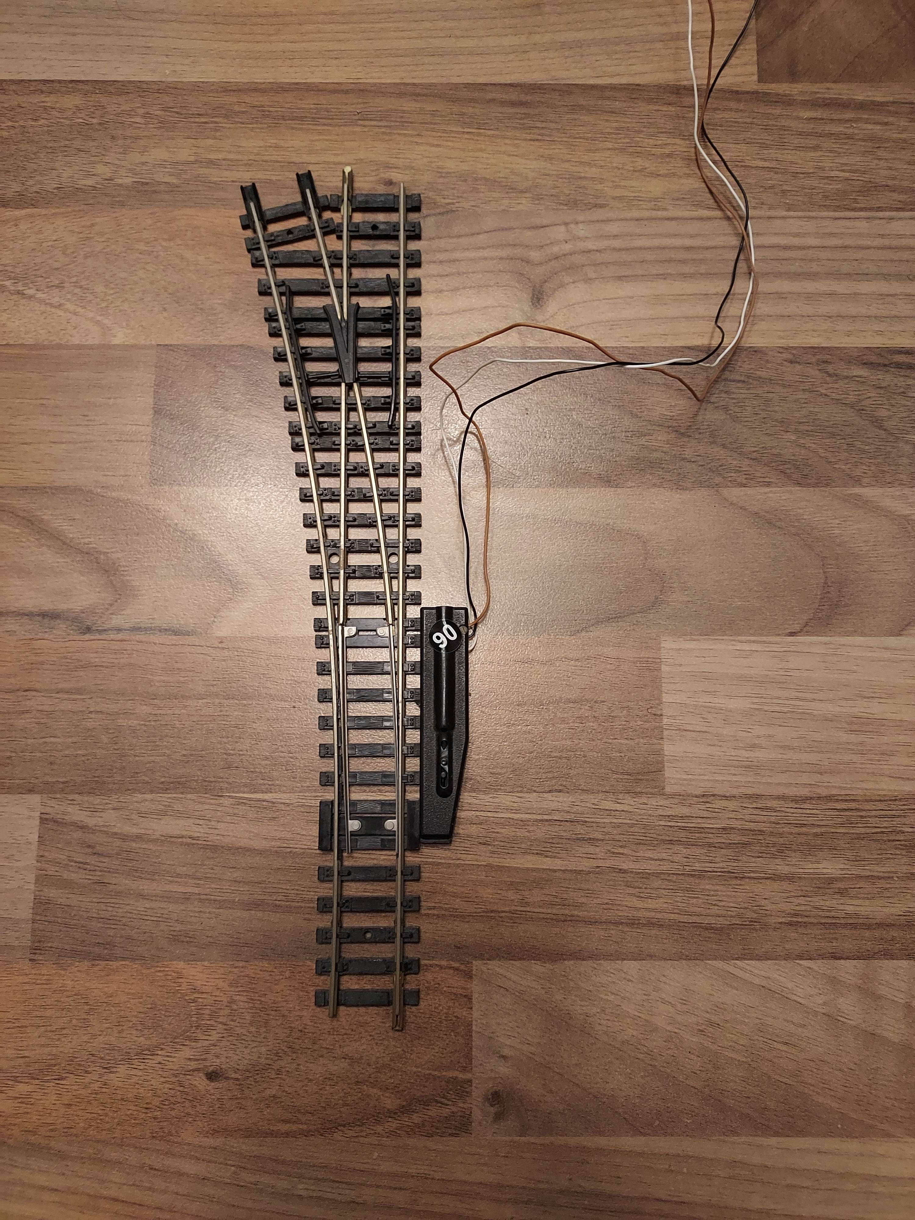 Jouef aiguillage long gauche &eacute;lectrique rails maillechort HO ref 90