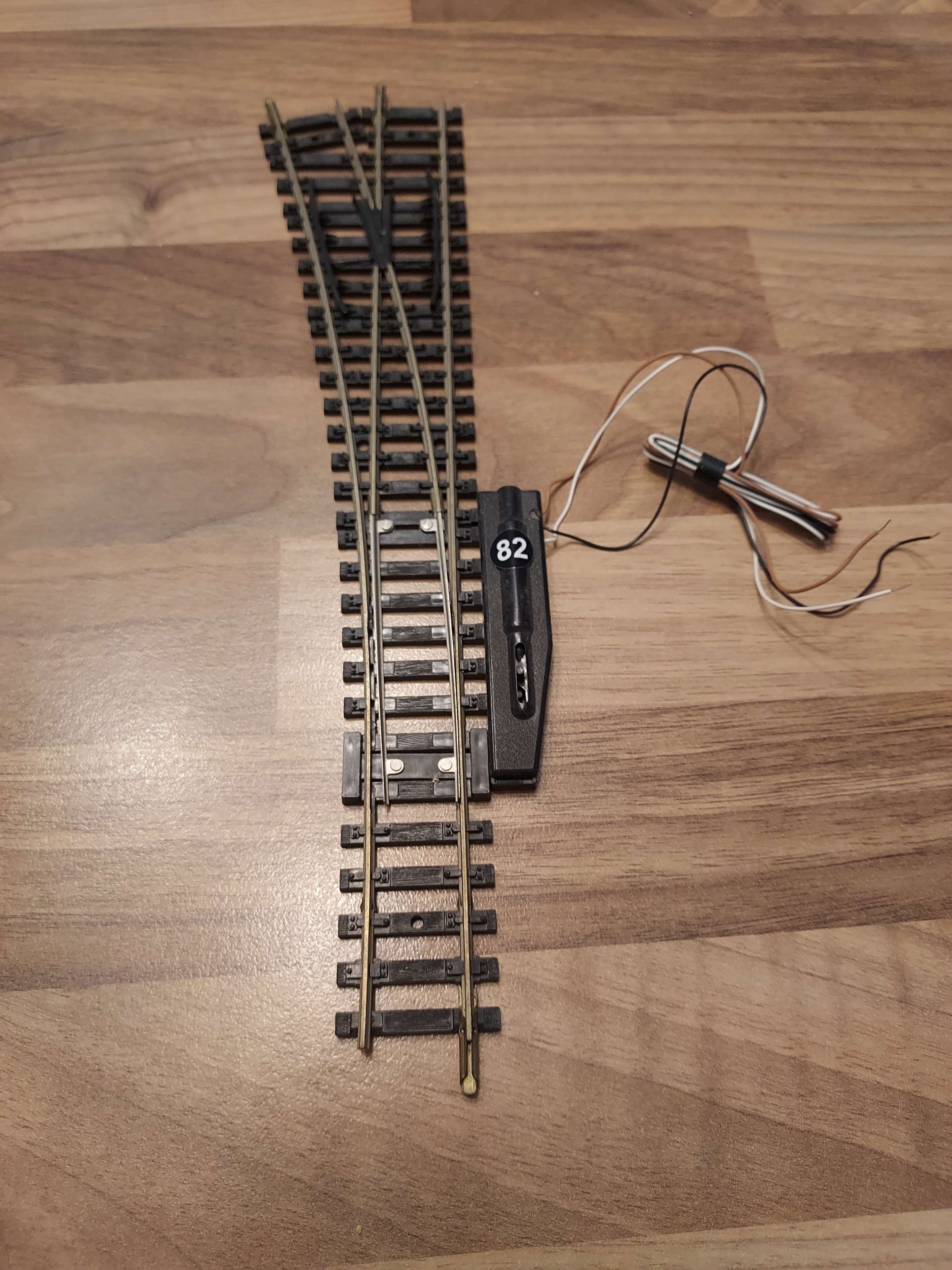 Jouef aiguillage gauche long &eacute;lectrique rails maillechort HO ref 82