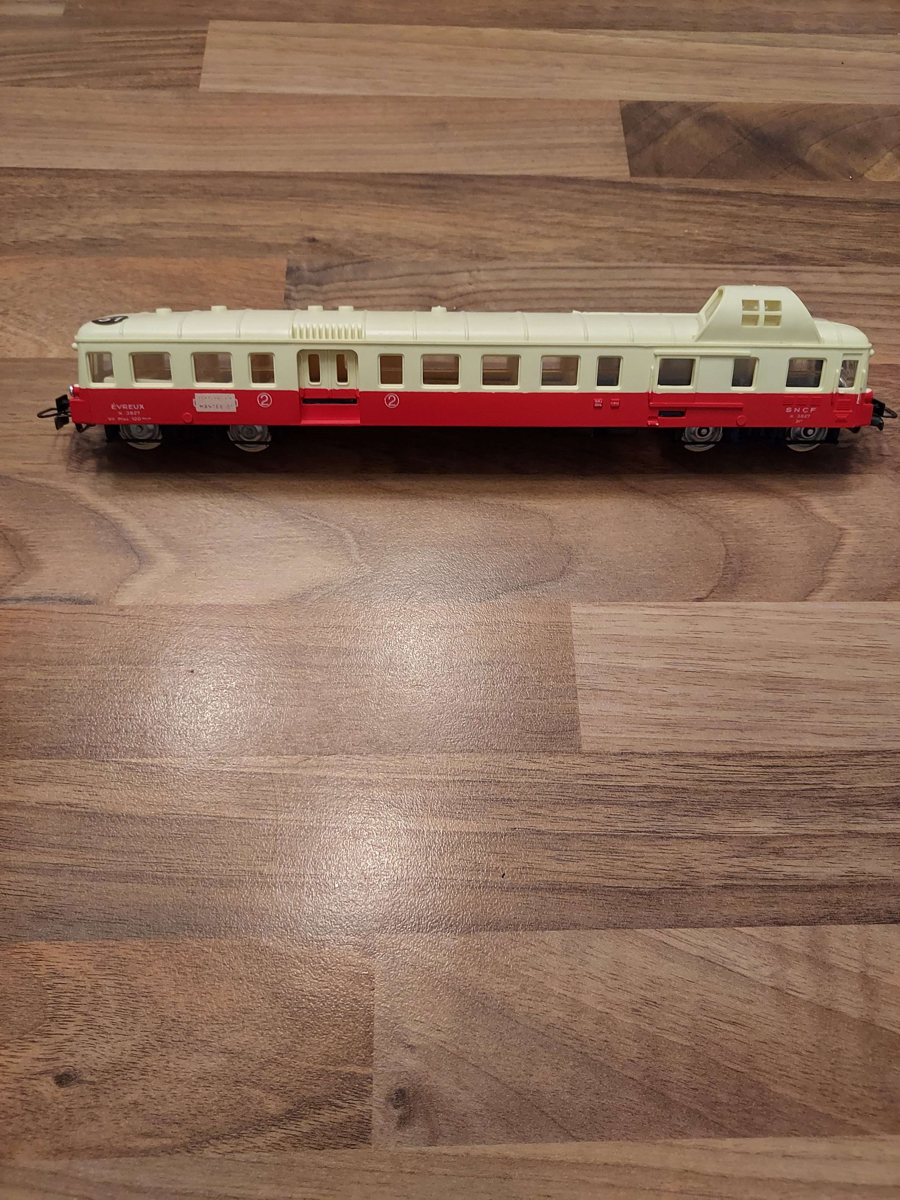 Jouef autorail picasso HO fausse motrice r&eacute;f 51