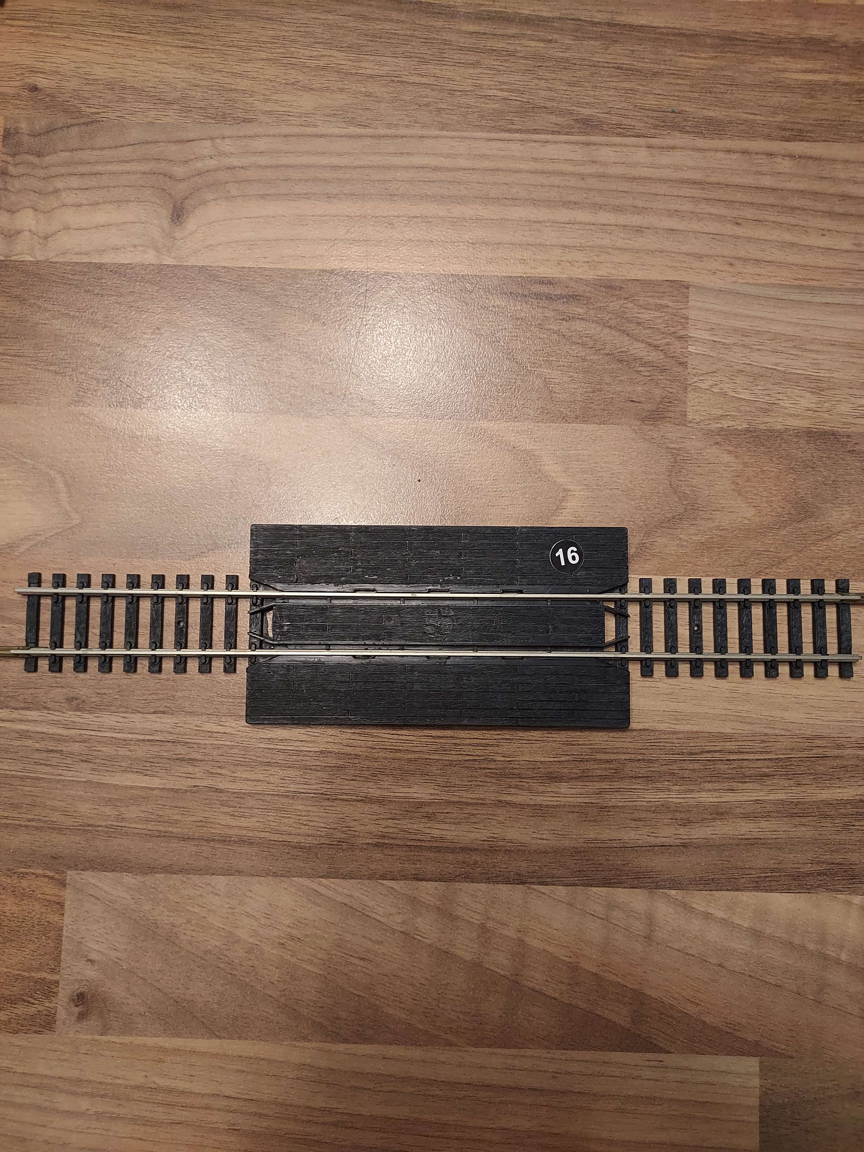 JOUEF HO : 677 RAIL  PASSAGE A NIVEAU  MAILLECHORT R&eacute;f 16