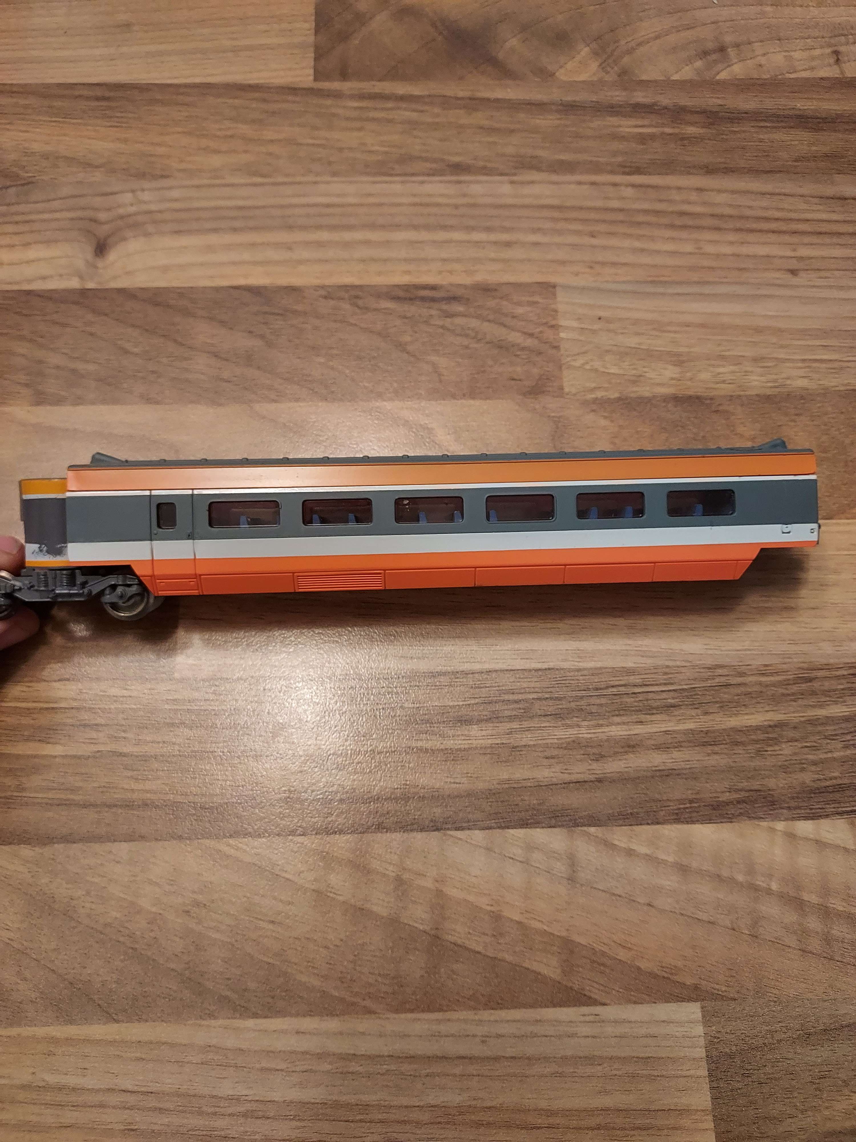 Jouef voiture intermediaire tgv sud est avec bogie ref 94