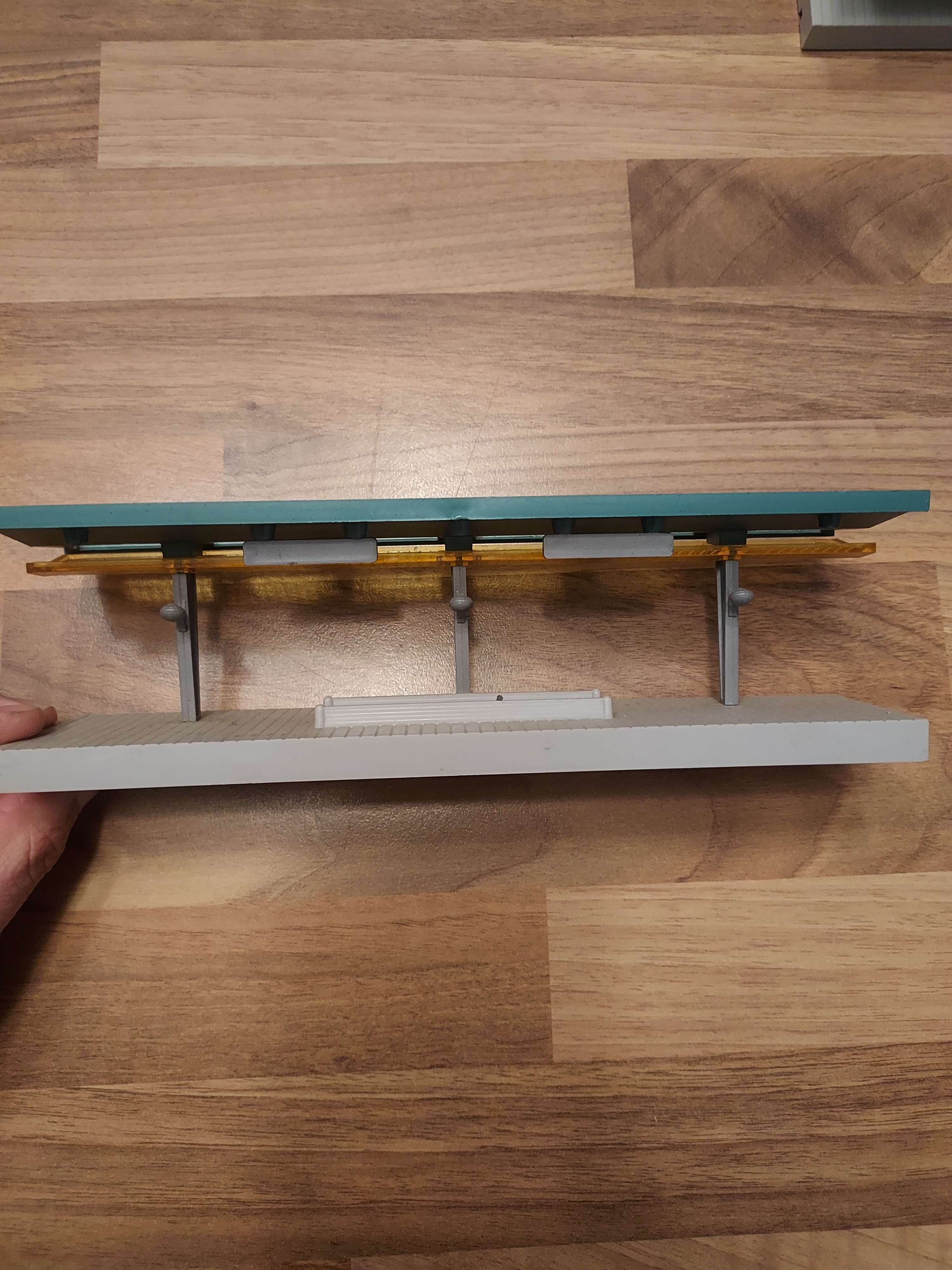  HOrnby-acHO Maquette HO Quai de gare ref 80 