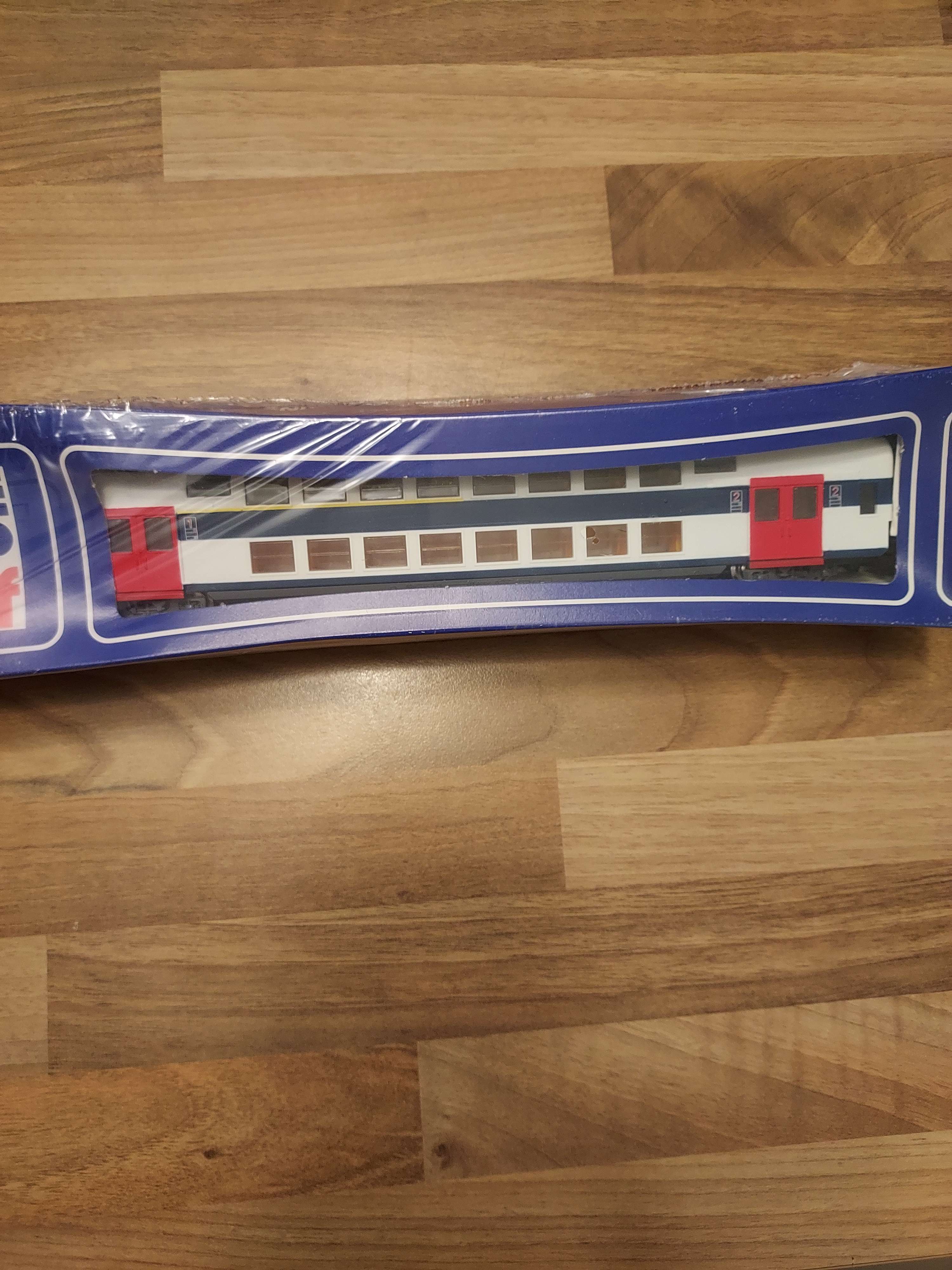 JOUEF voiture voyageurs 1i&egrave;re/2i&egrave;me classe VB2N ILE DE FRANCE 5093  Sous blister 