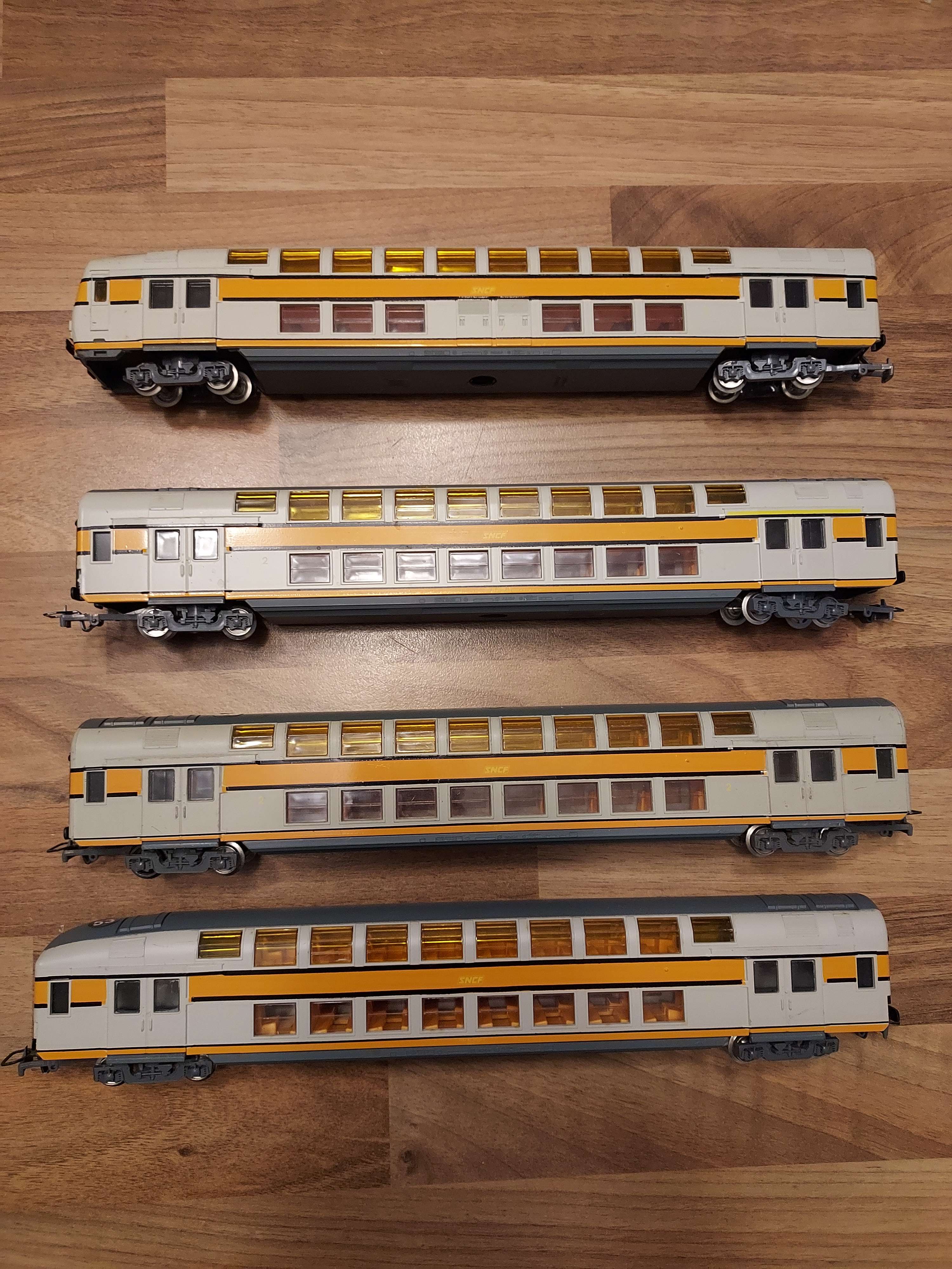 Jouef lot de 4 voiture de banlieue &agrave; 2 niveaux HO 