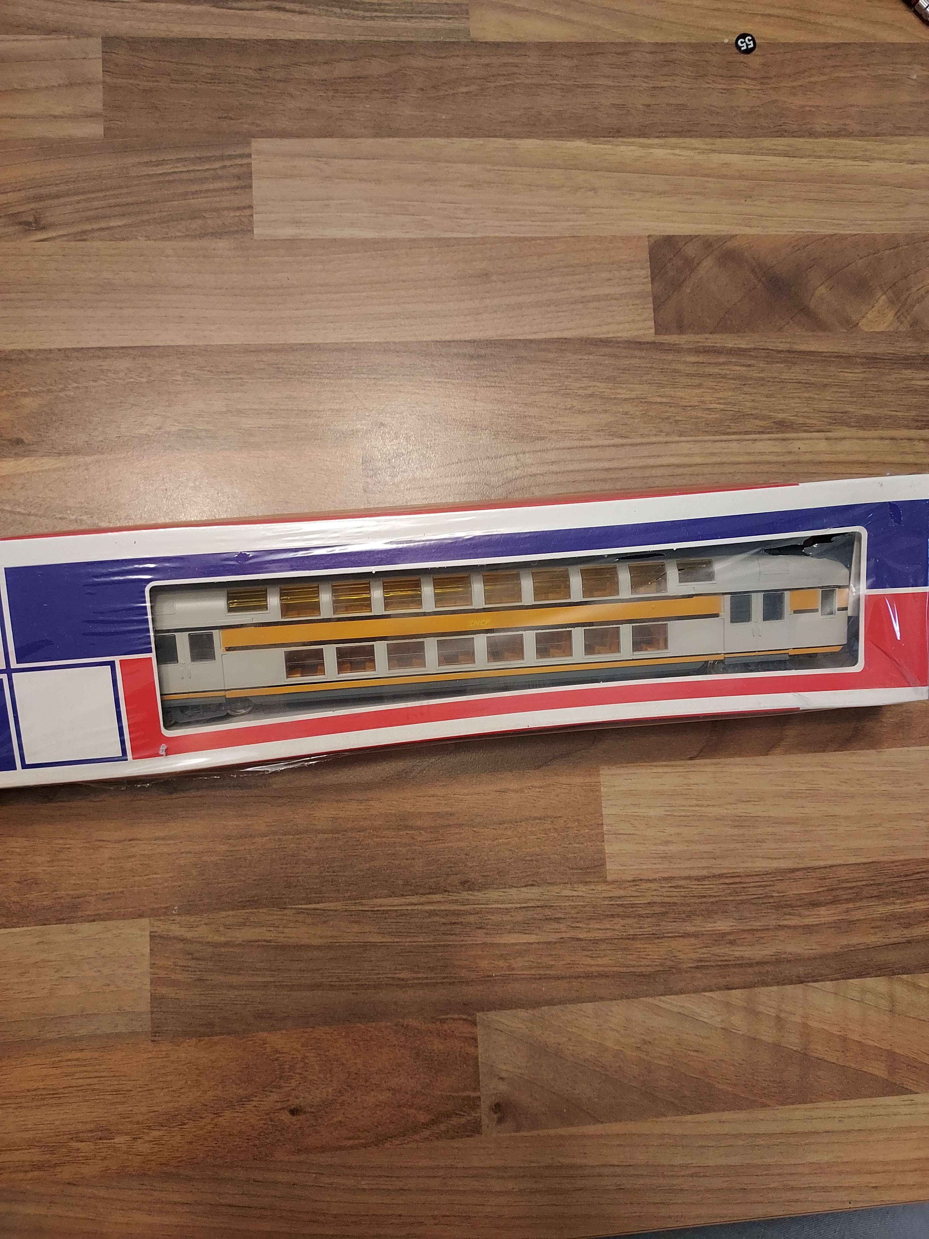 JOUEF voiture voyageurs 2i&egrave;me classe/FOURGON VB2N gris/orange 5084 NEUF ref 23