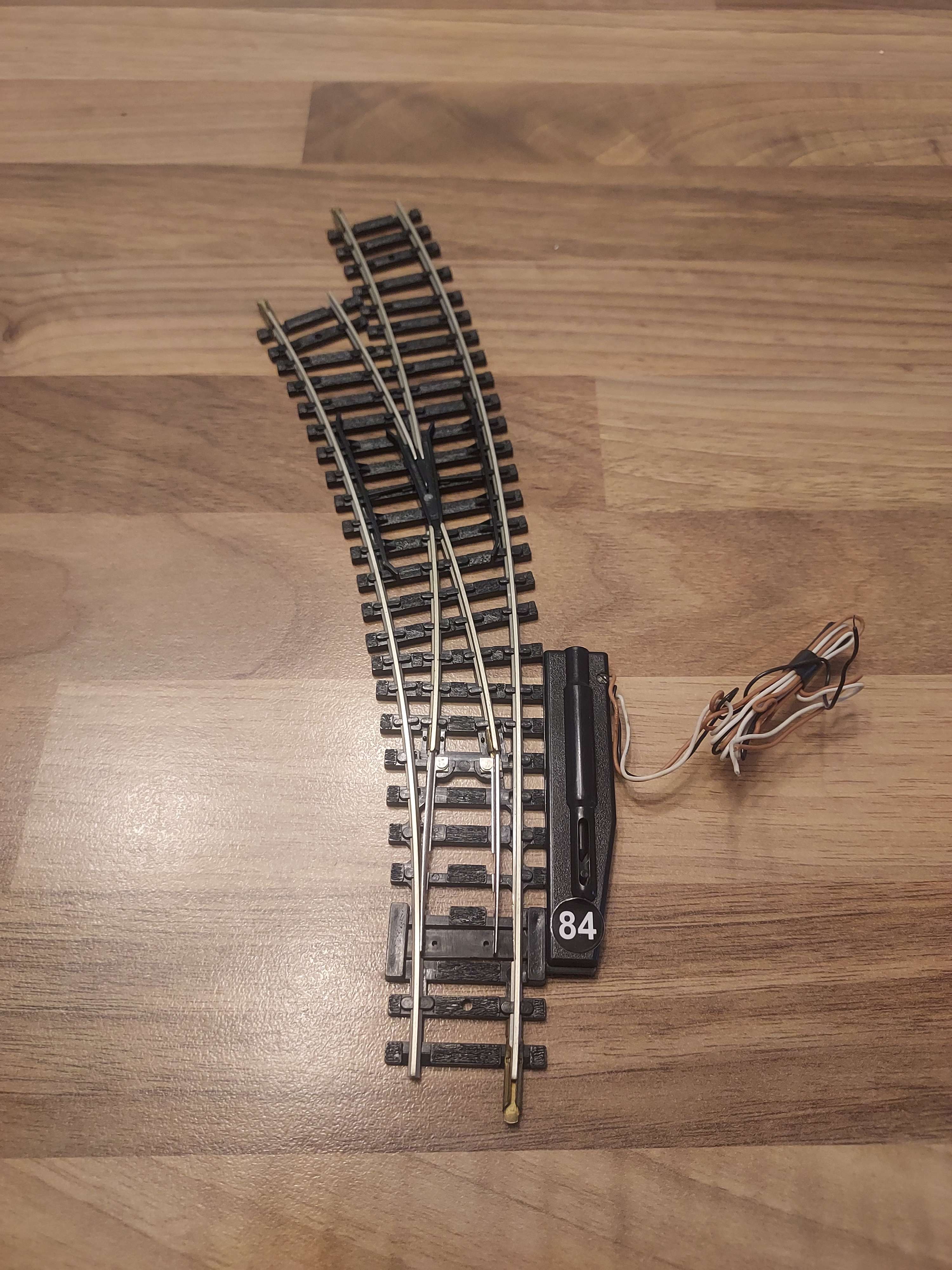Jouef aiguillage courbe gauche &eacute;lectrique rails maillechort HO ref 84