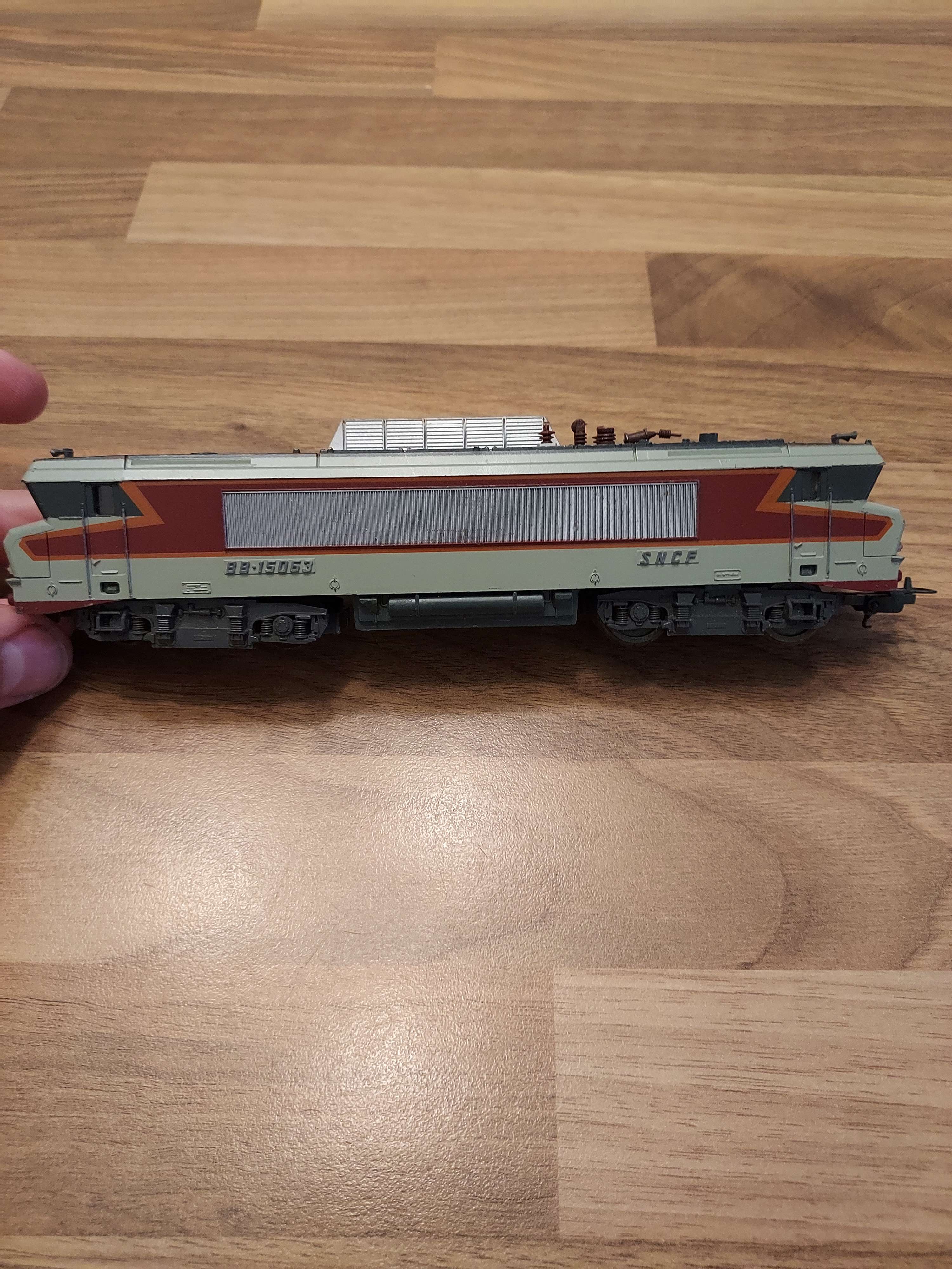 Locomotive lima BB 15063 HO avec &eacute;clairage  ref 74