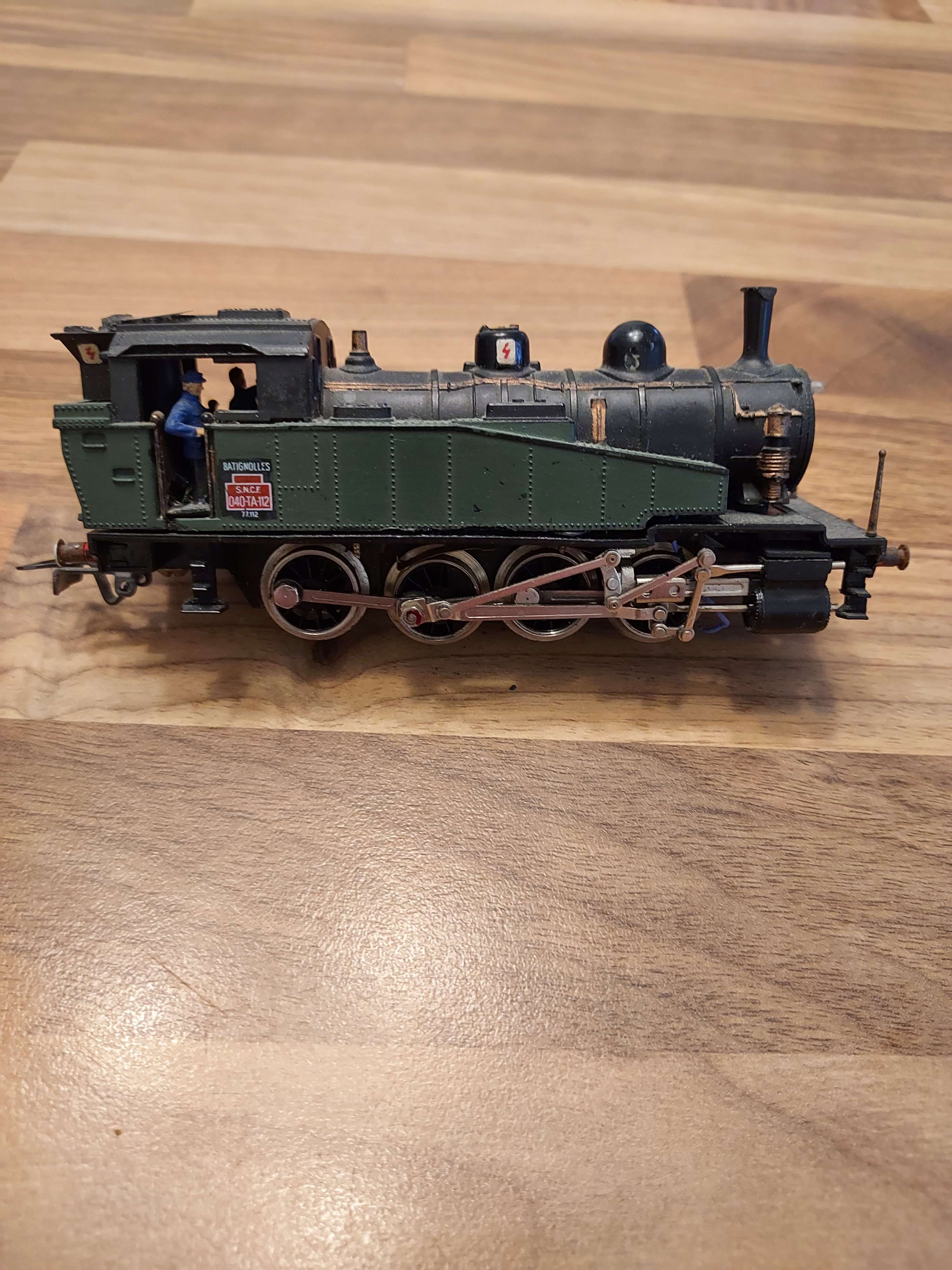 Locomotive jouef 040 TA 112 HO avec &eacute;clairage ref 65