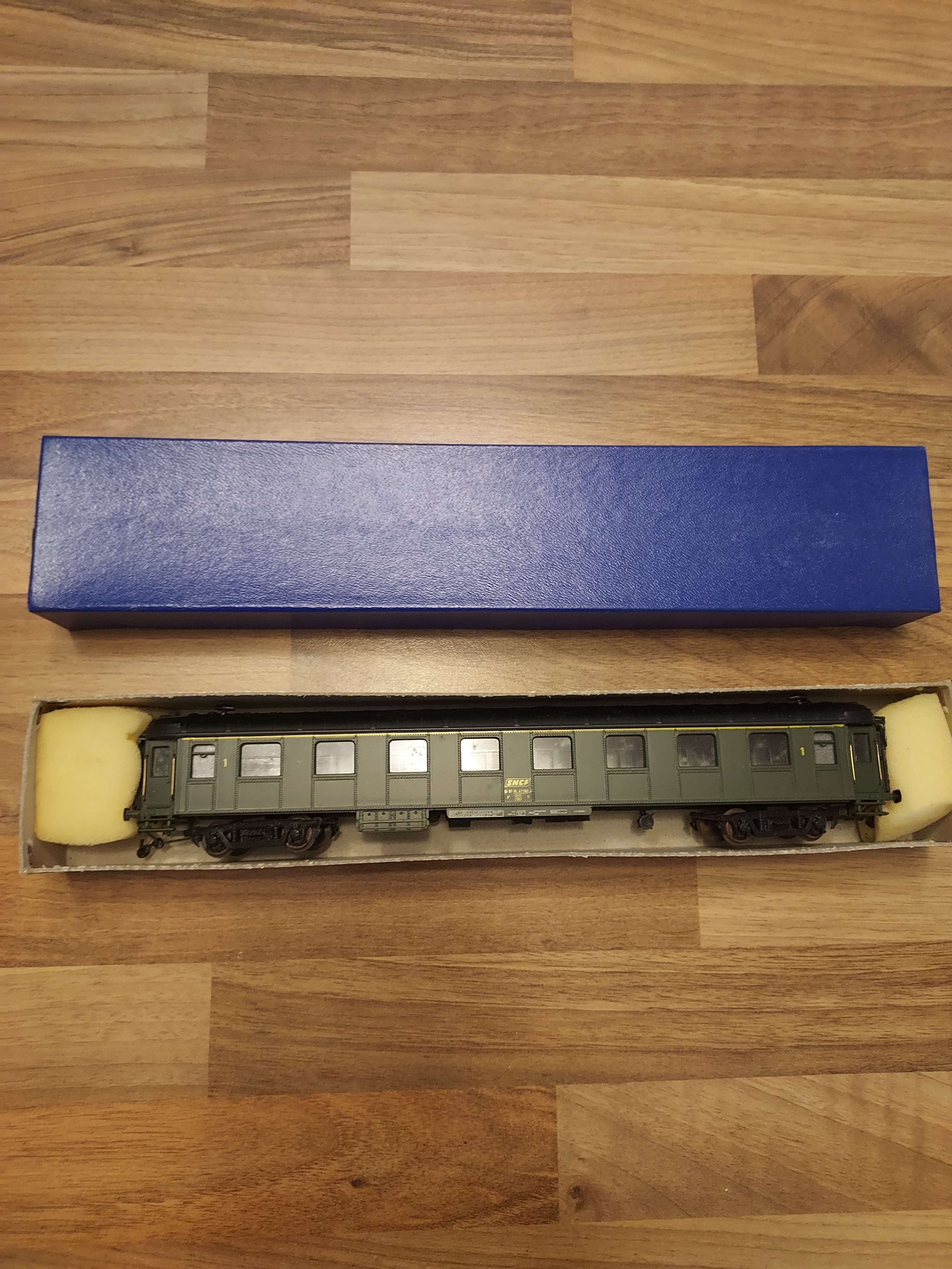 FRANCE TRAINS HO 271 VOITURE VOYAGEUR RIVET 1e Cl. A  COMPARTIMENT SNCF AMENAG&Eacute;