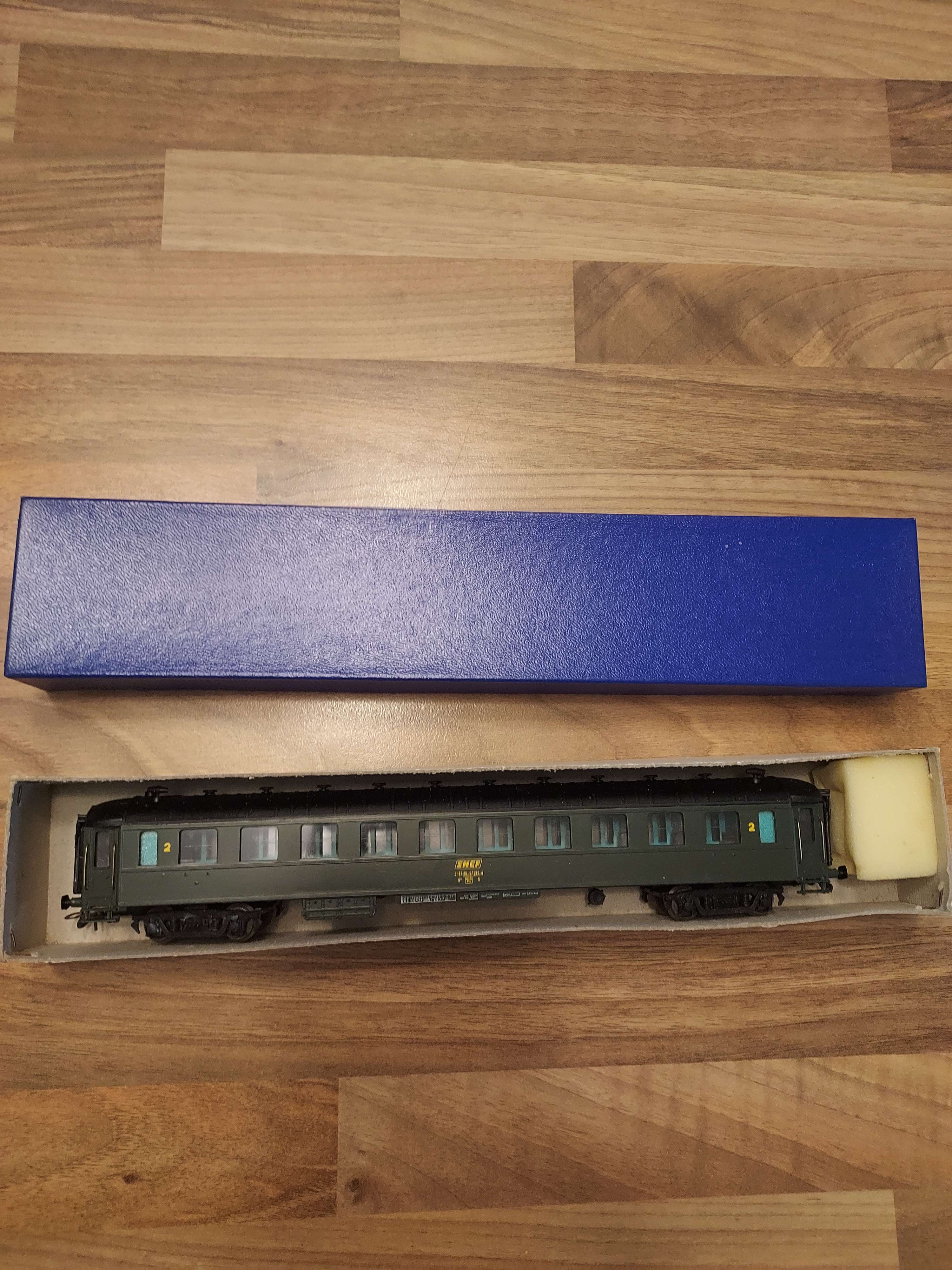 FRANCE TRAINS HO 243 VOITURE VOYAGEUR RIVET 2e Cl COMPARTIMENT OCEM SNCF AMENAG&Eacute;