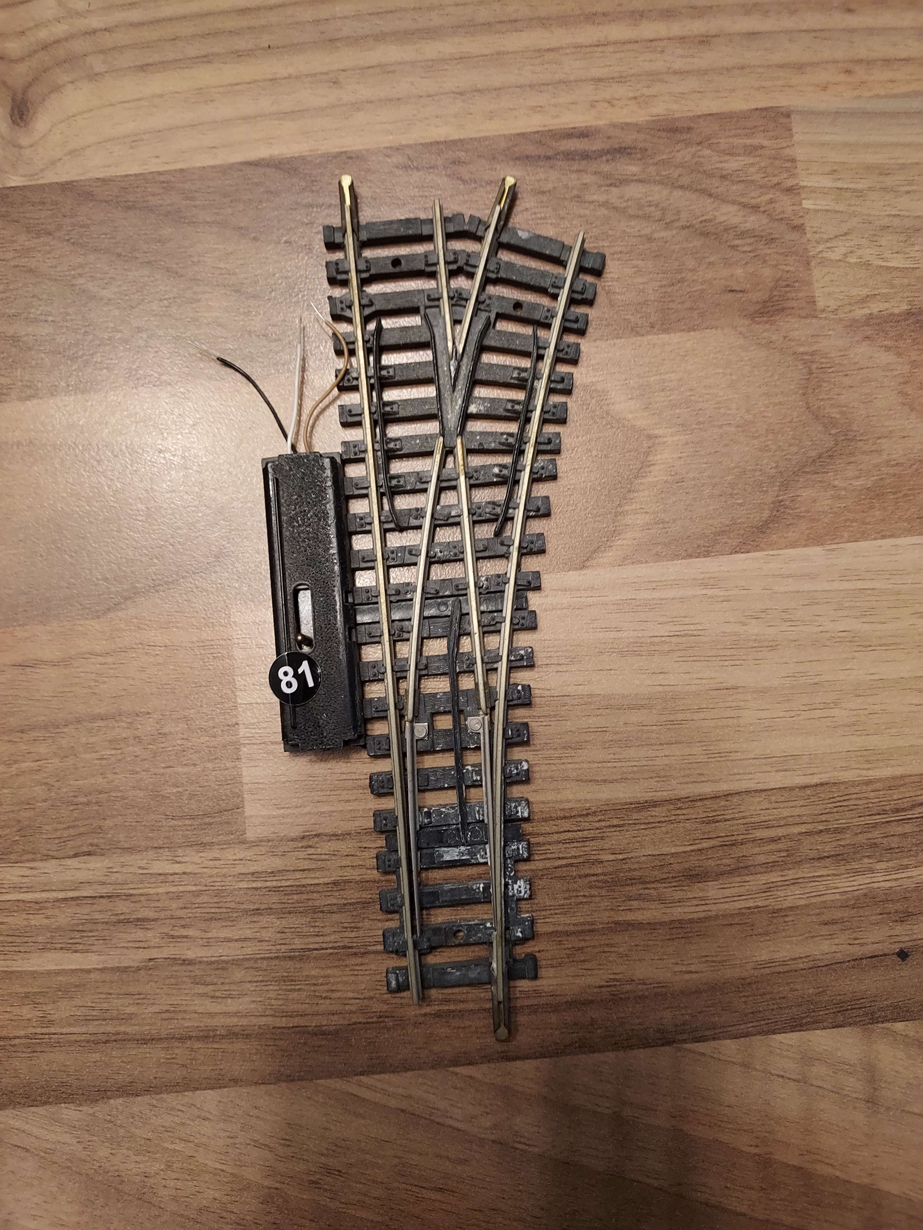 Jouef aiguillage droit &eacute;lectrique rails maillechort HO ref 81