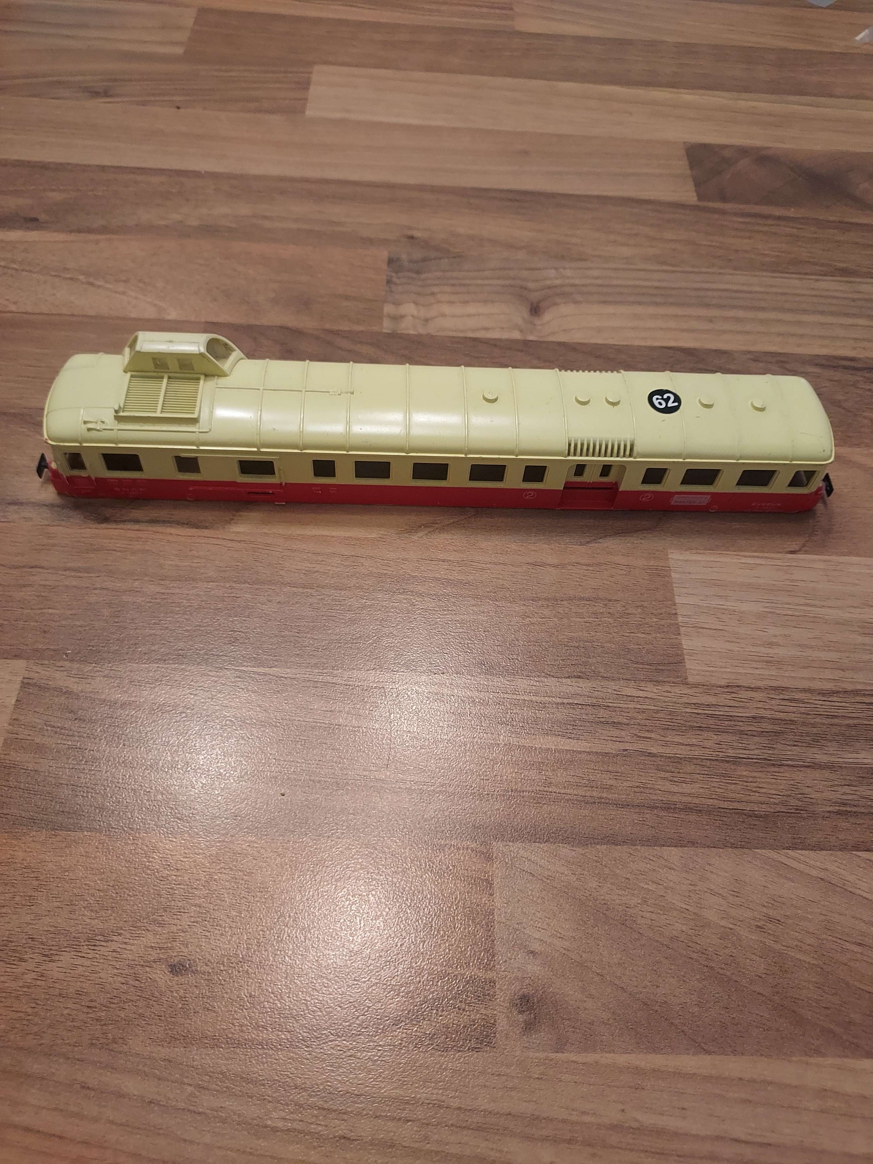 Jouef caisse carrosserie coque de motrice autorail picasso avec tampons ref 62 Ho