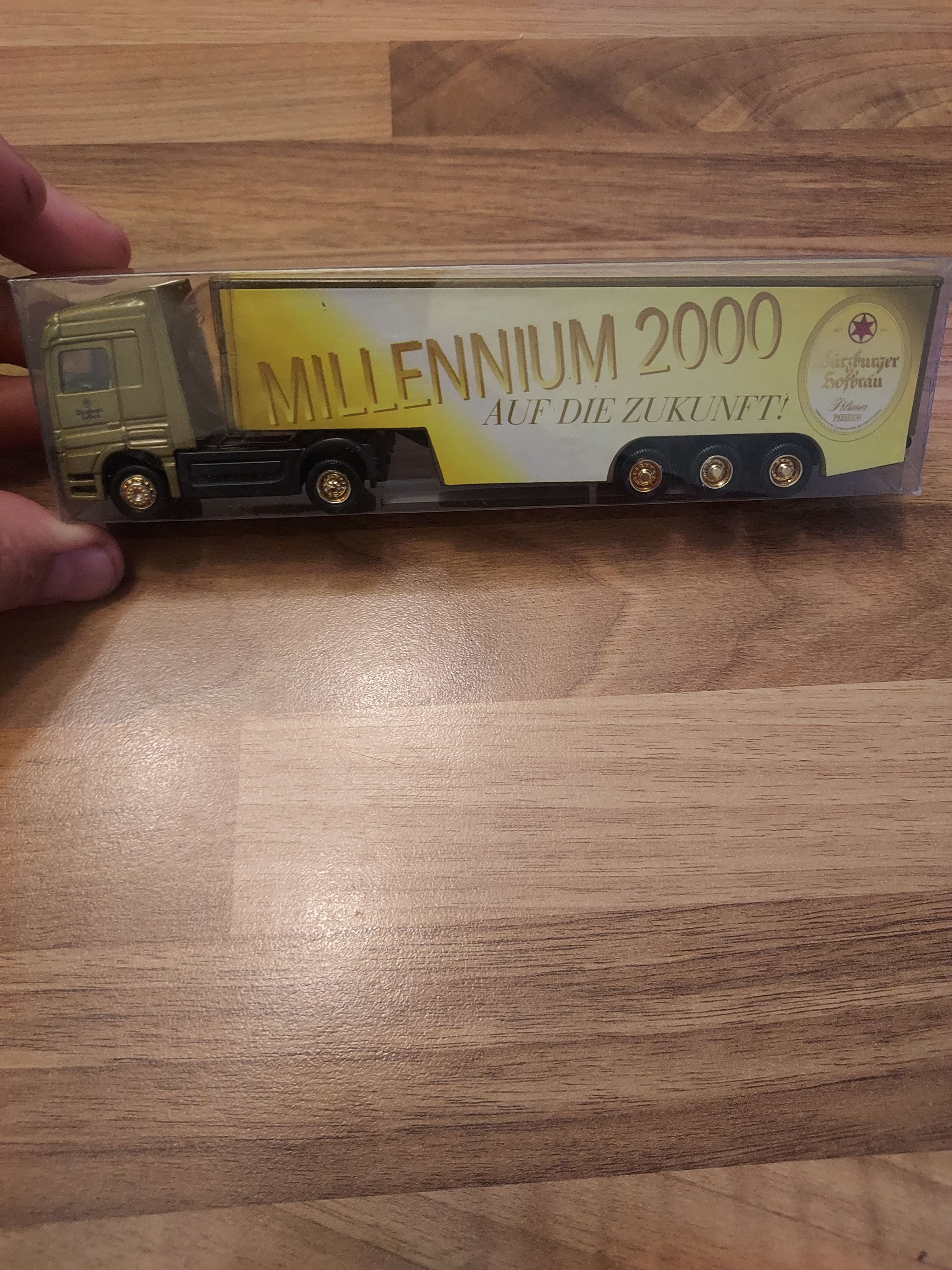 Camion avec remorque 1/87 