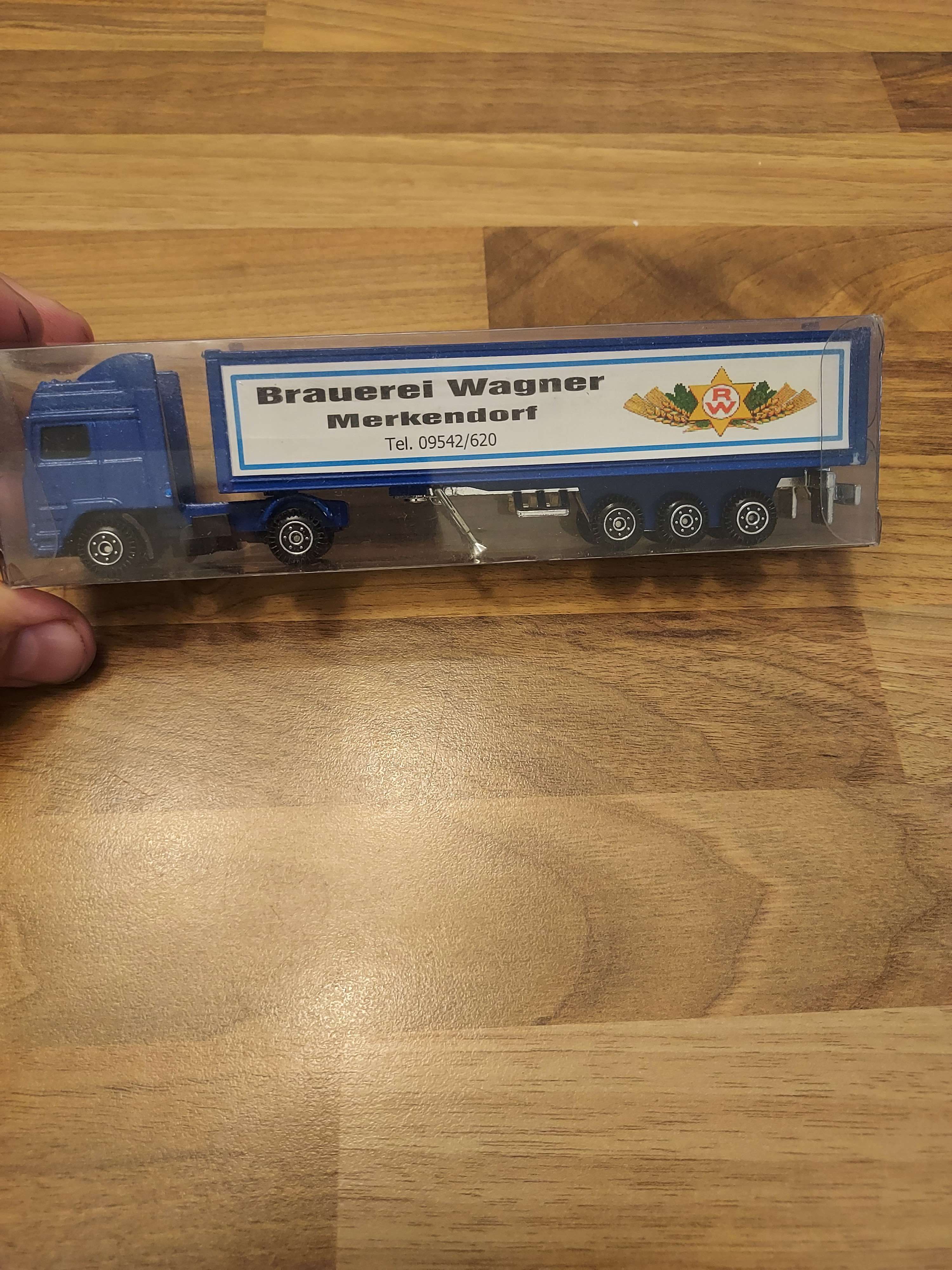 Camion avec remorque 1/87 