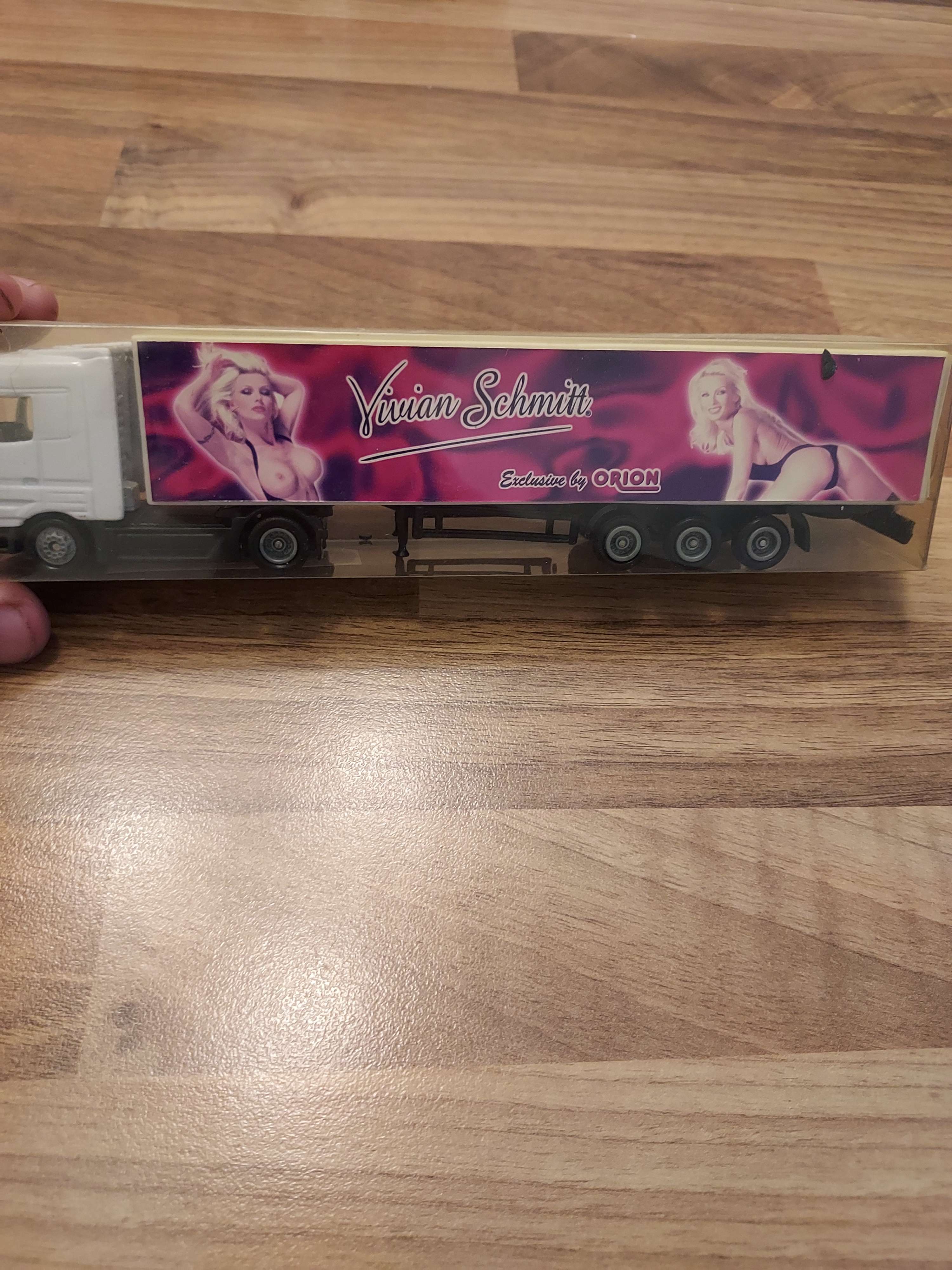 Camion avec remorque 1/87 