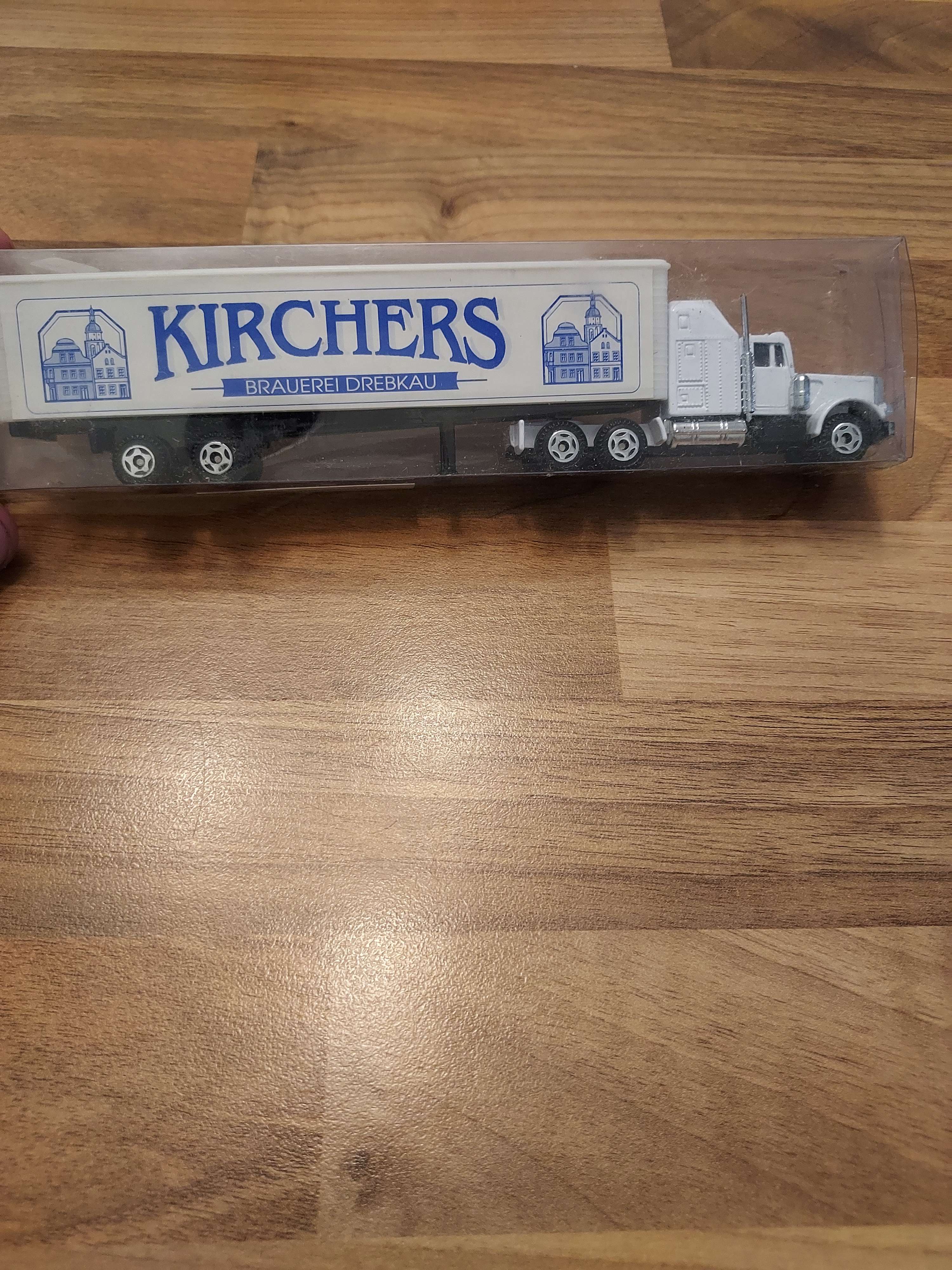 Camion avec remorque 1/87 
