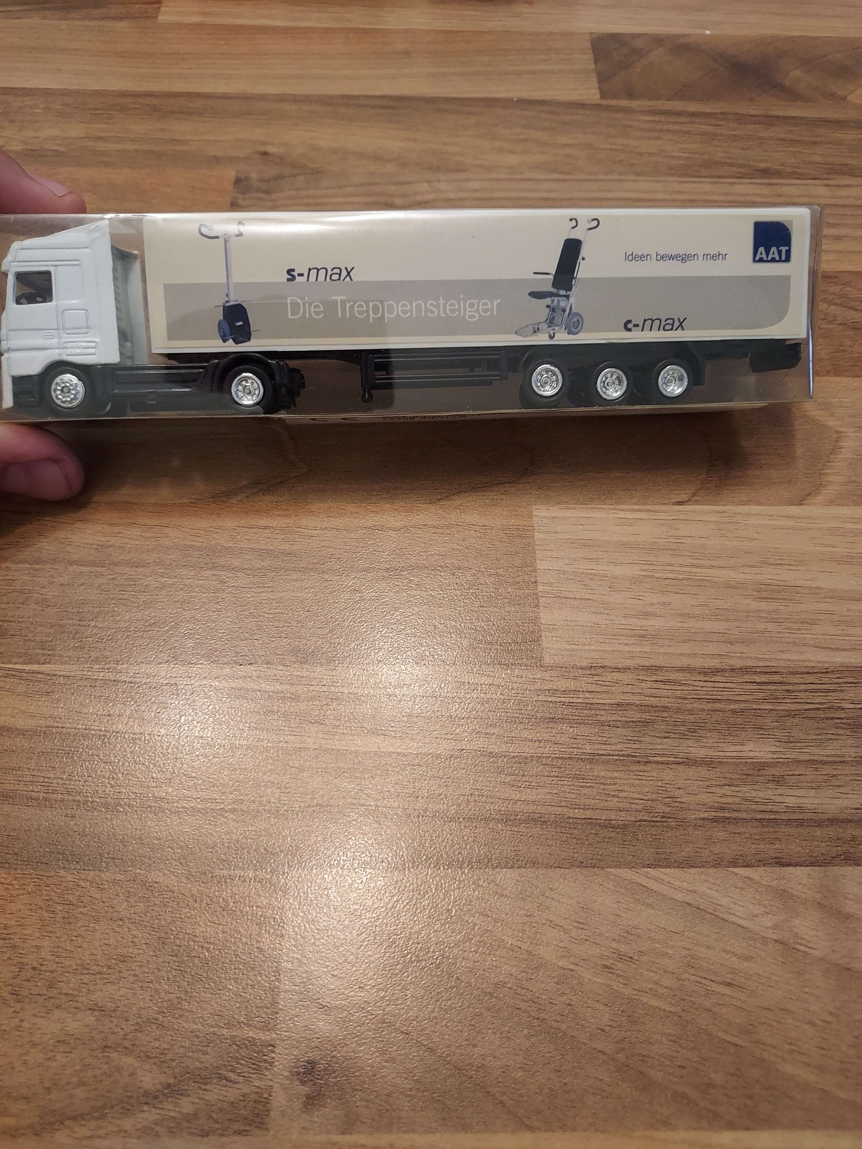 Camion avec remorque 1/87 