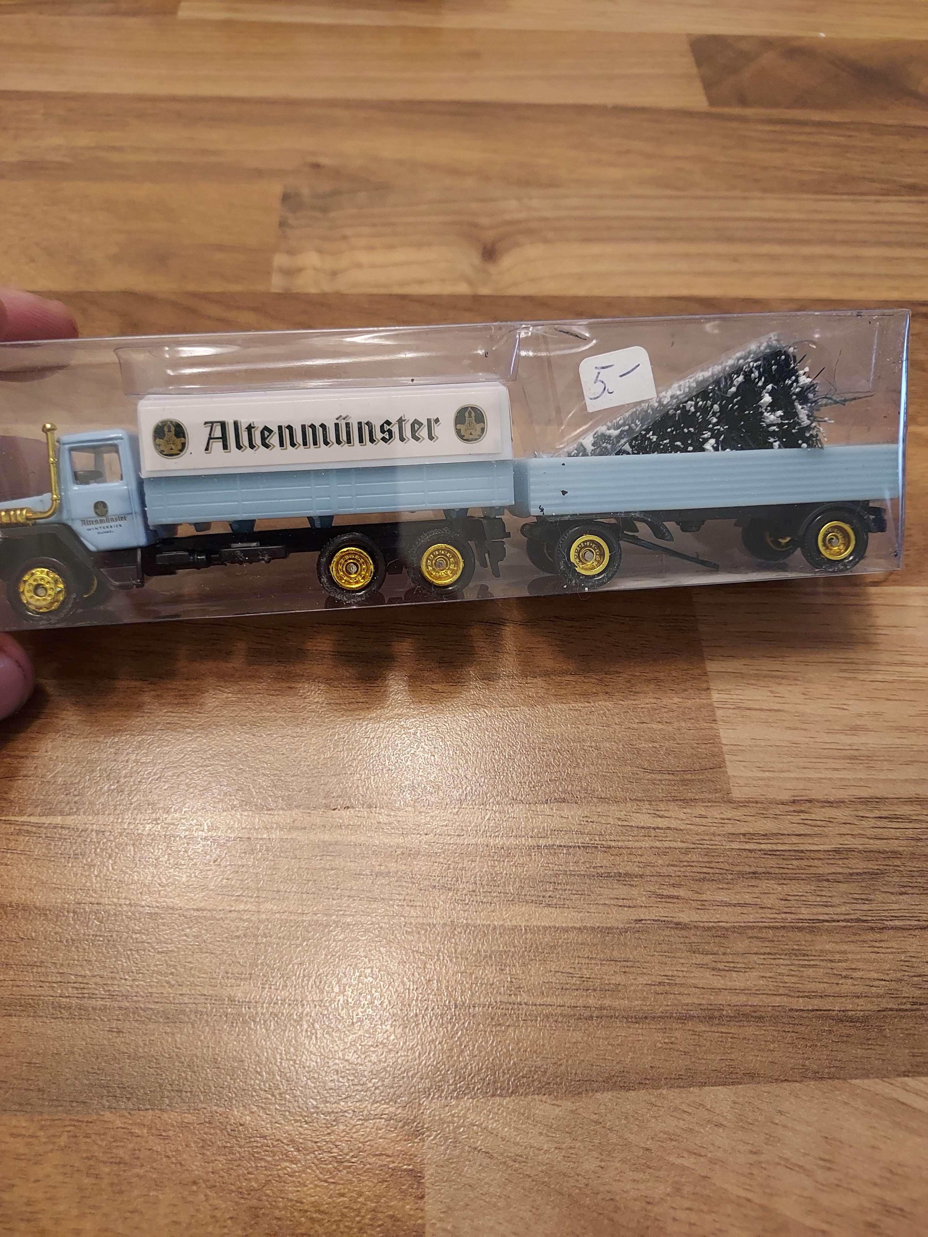 Camion avec remorque 1/87 