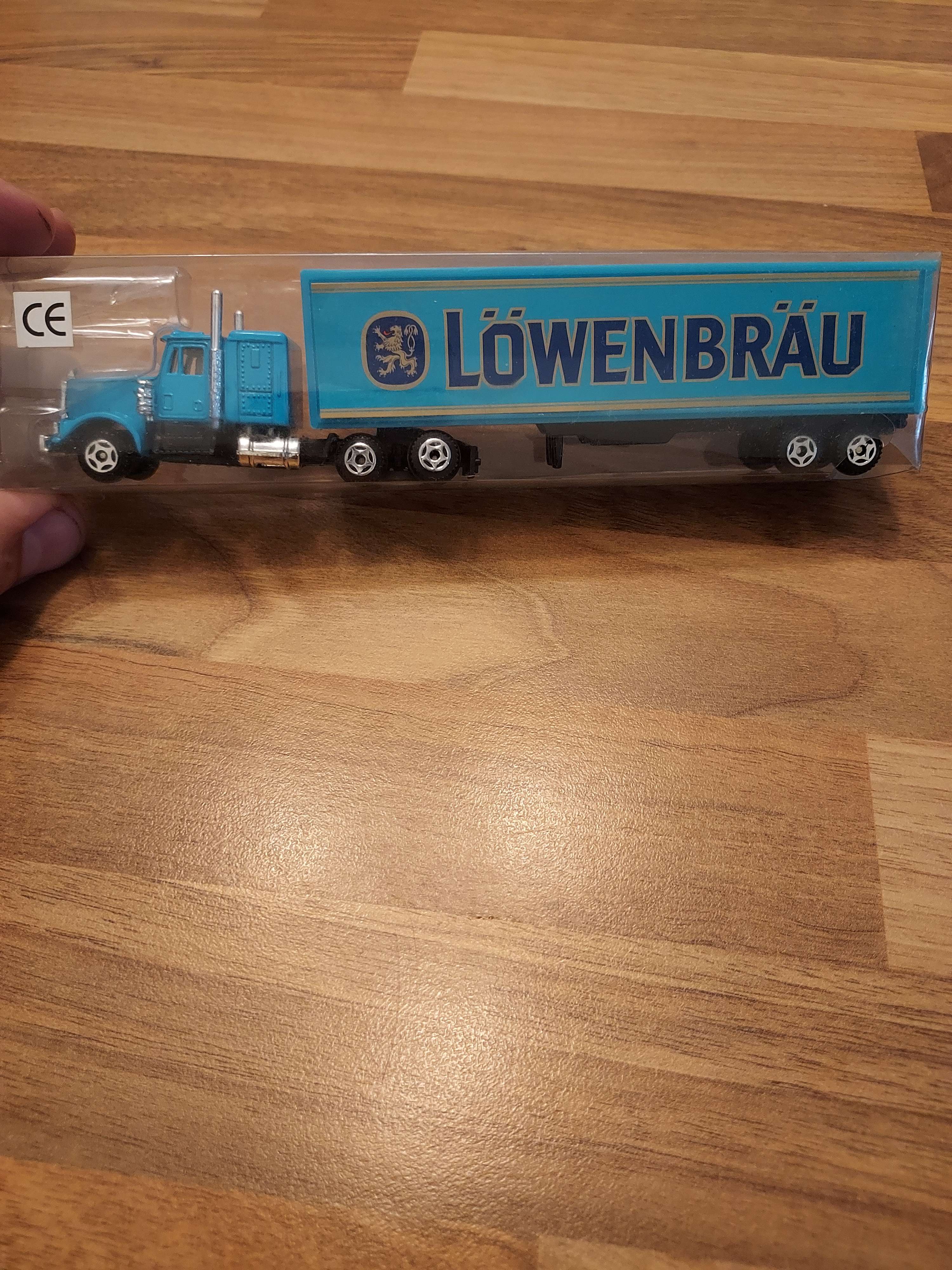 Camion avec remorque 1/87 