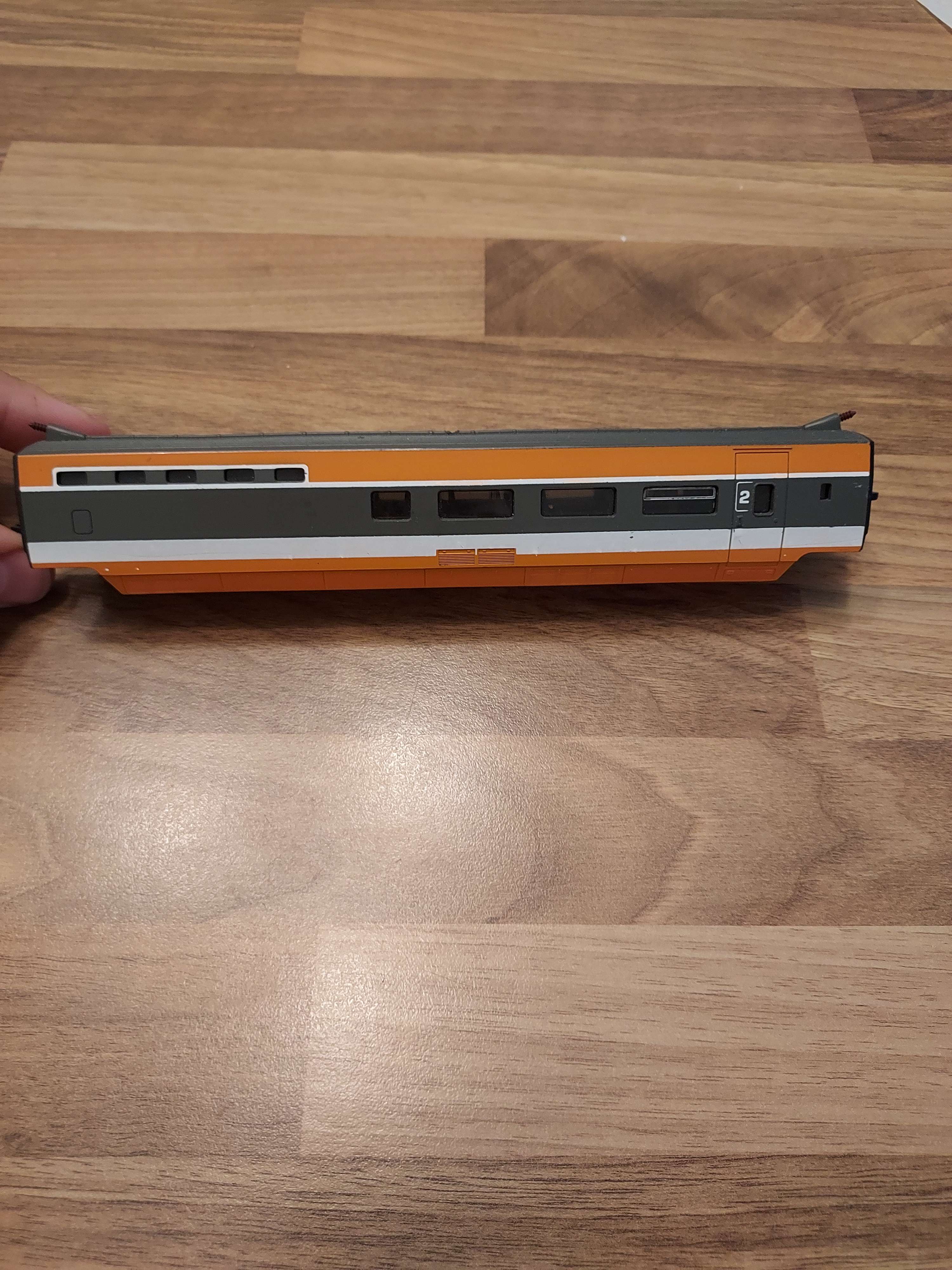 Lima voiture intermediaire tgv sud est 2 cl  HO ref 83