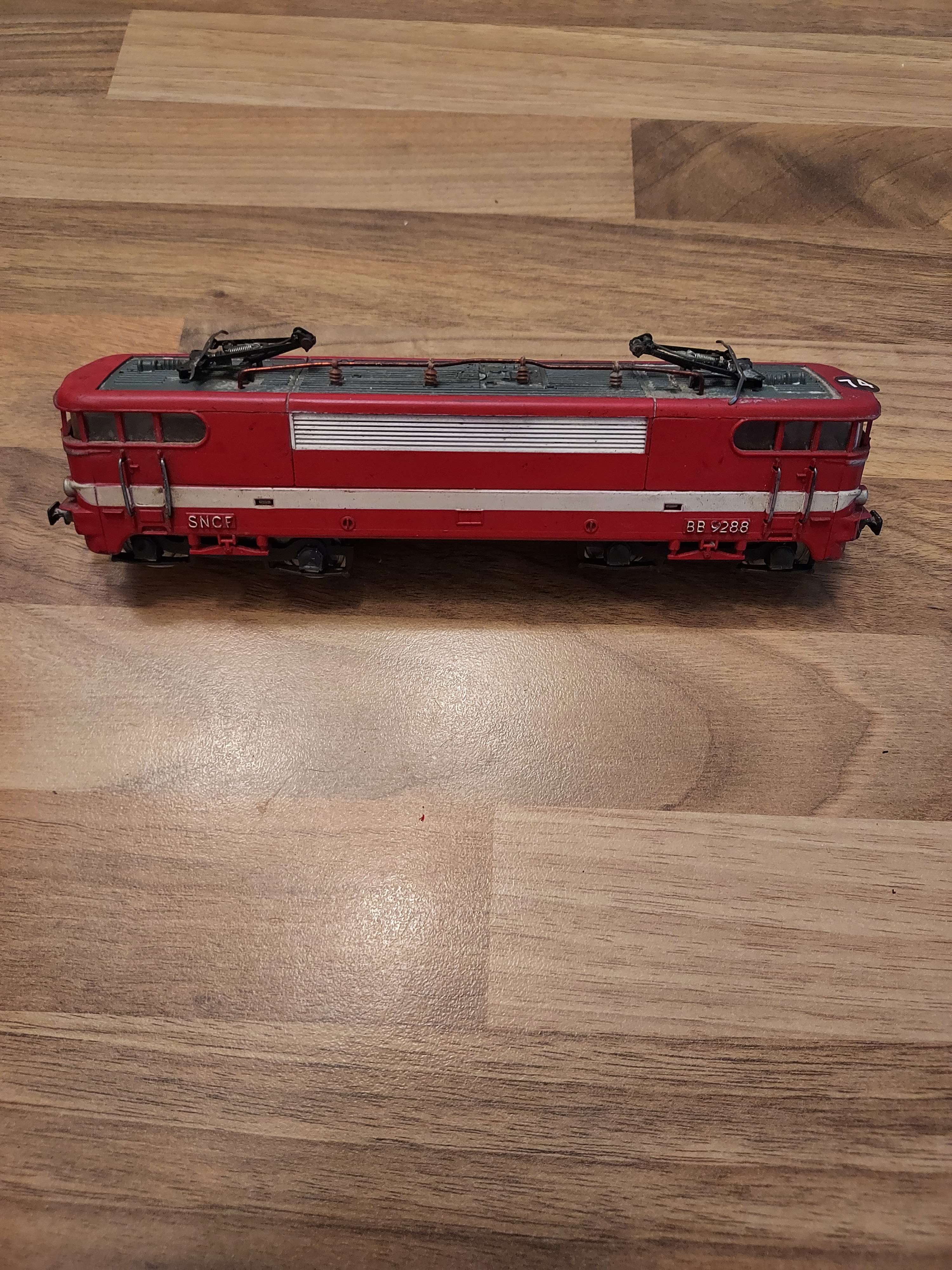 Jouef locomotive BB 9288 avec &eacute;clairage invers&eacute; HO ref 74