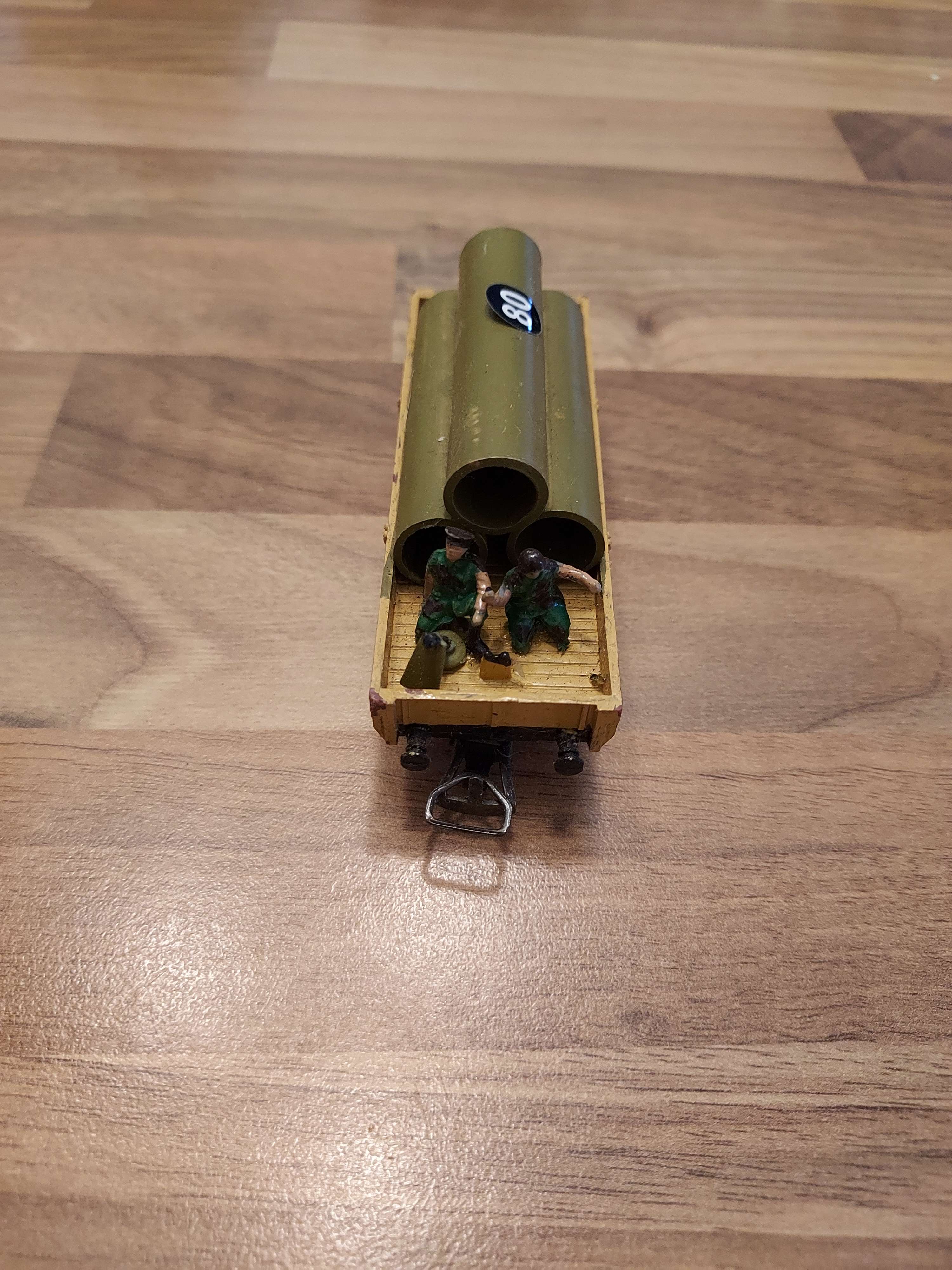Jouef wagon plat avec tubes et militaires HO ref 80