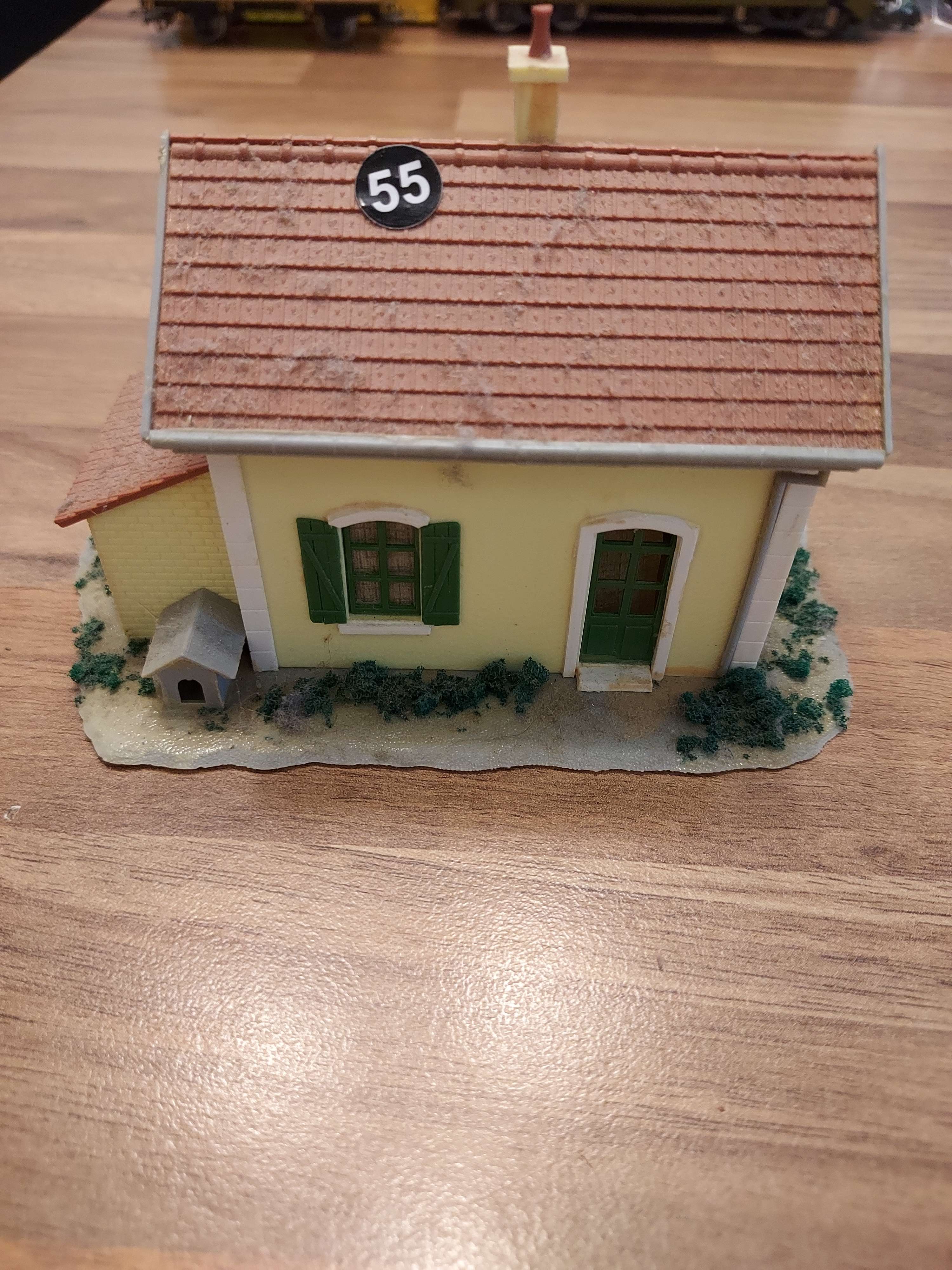 JOUEF HO MAQUETTE MAISON GARDE BARRIERES 1980 ref 55