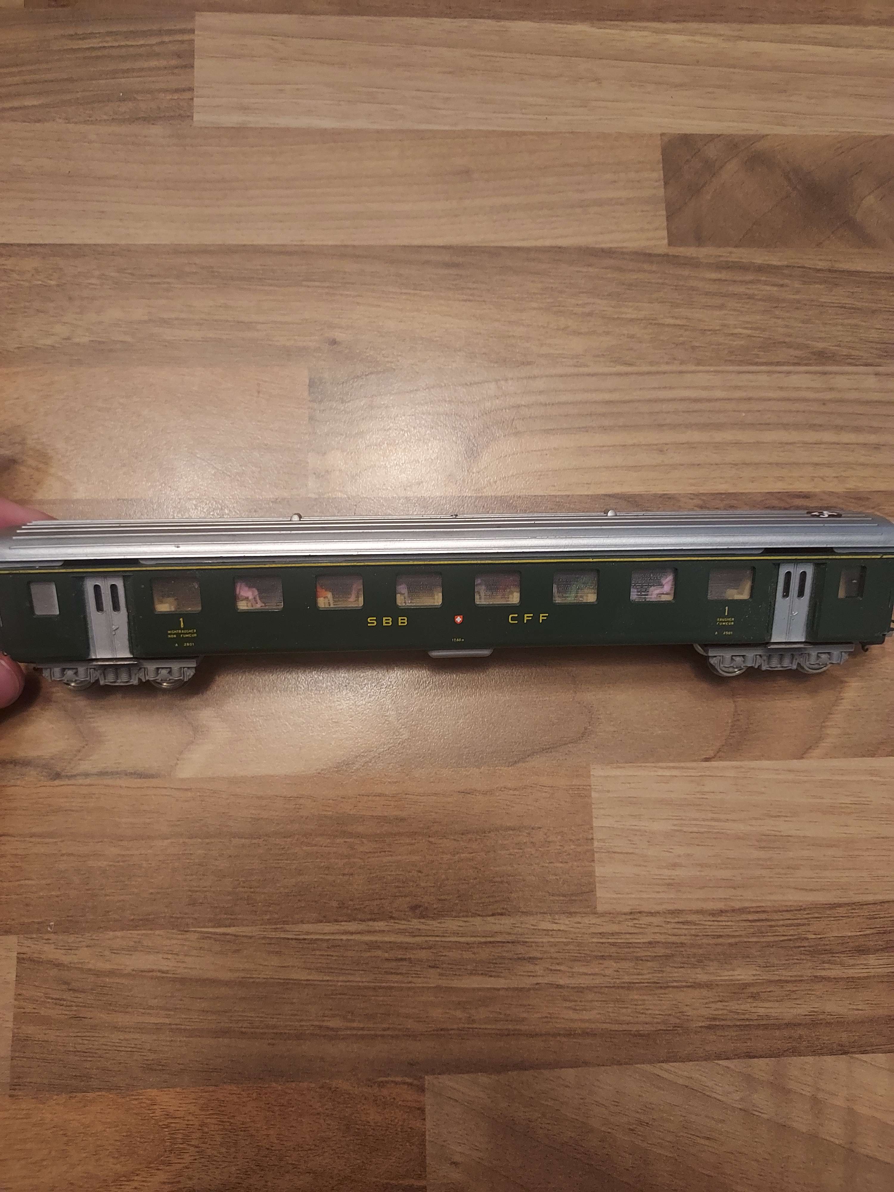 LIMA HO VOITURE VOYAGEURS 1ERE CLASSE SBB CFF TRAIN ELECTRIQUE avec &eacute;clairage et personnages ref 54