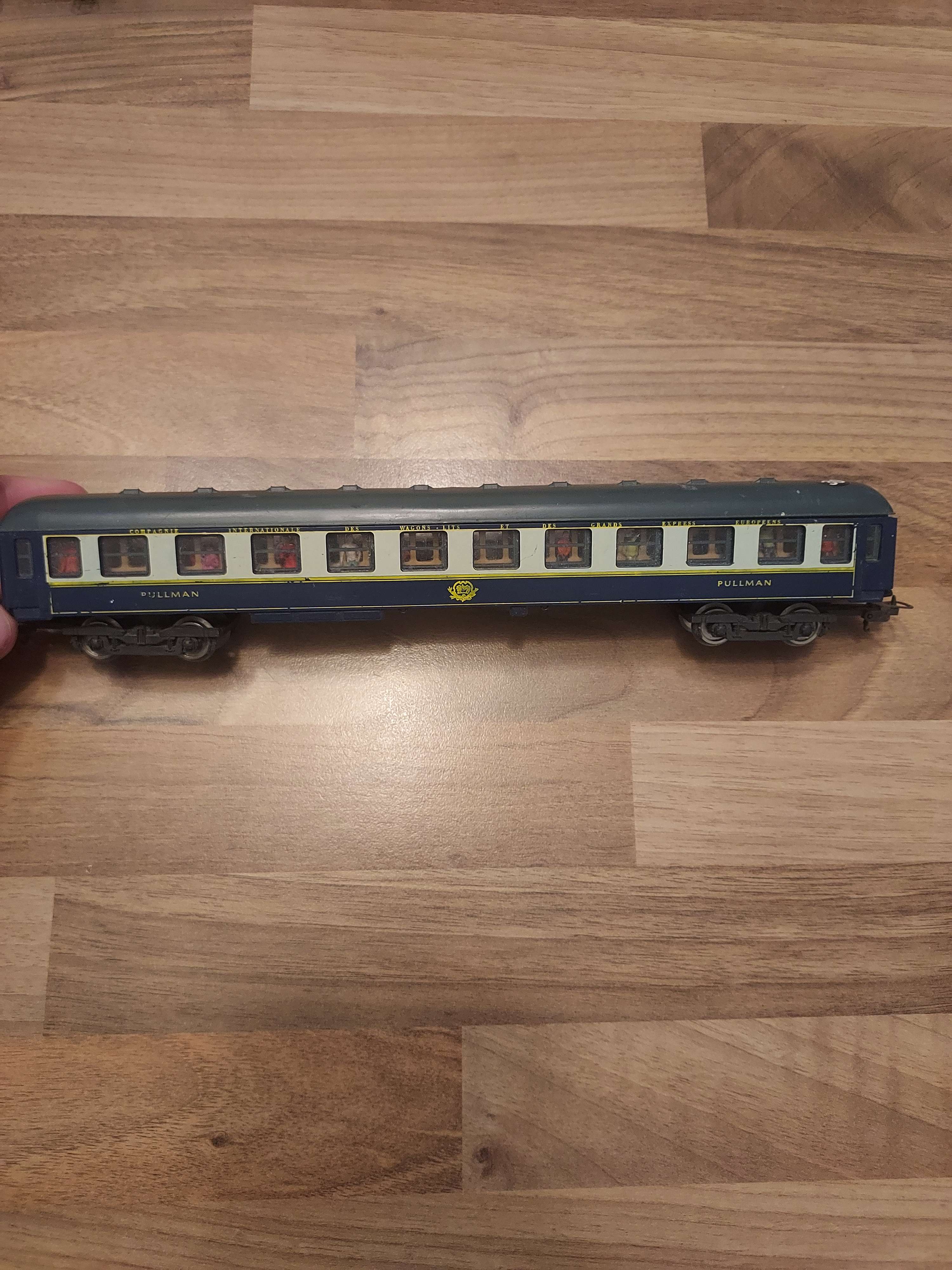 Lima wagon lits pullman HO ref 30 avec &eacute;clairage et personnages 