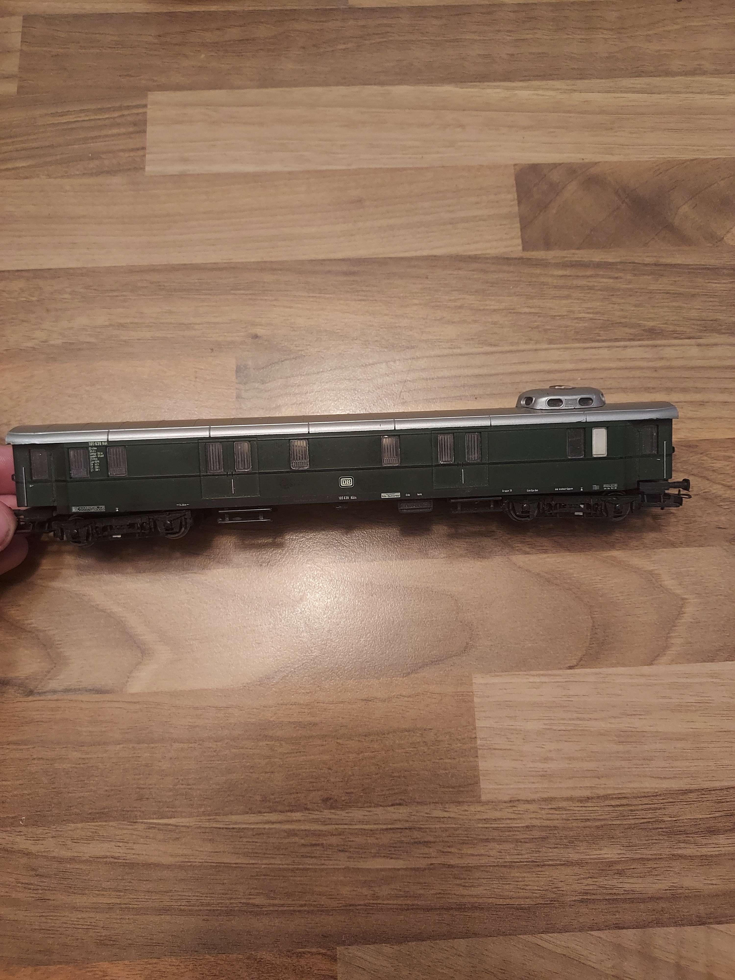 Liliput 839 03 H0 Fourgon &agrave; bagages &laquo; 105 639 &raquo; de la DB ref 40 avec &eacute;clairage 