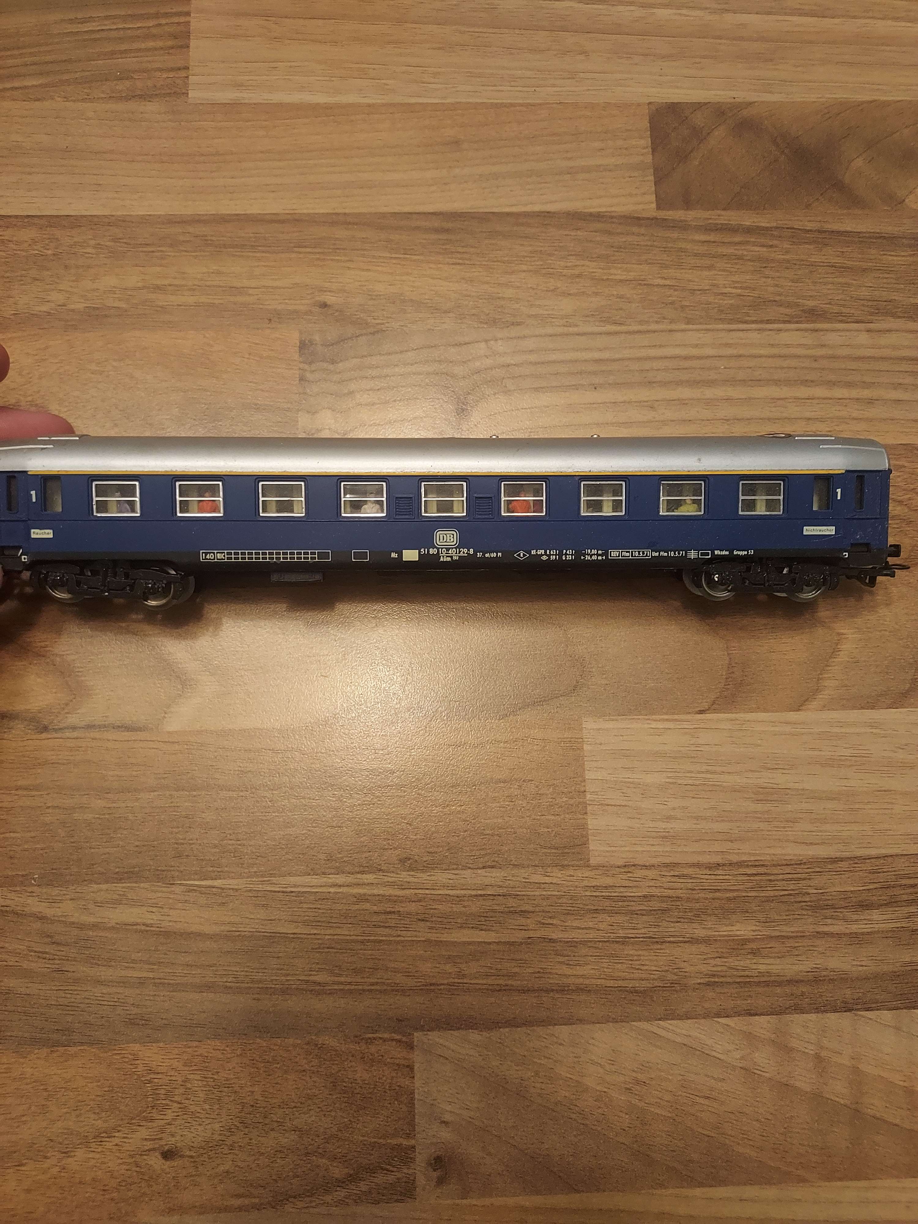 Jouef voiture voyageurs DB bleu avec &eacute;clairage et personnages Ho ref 99