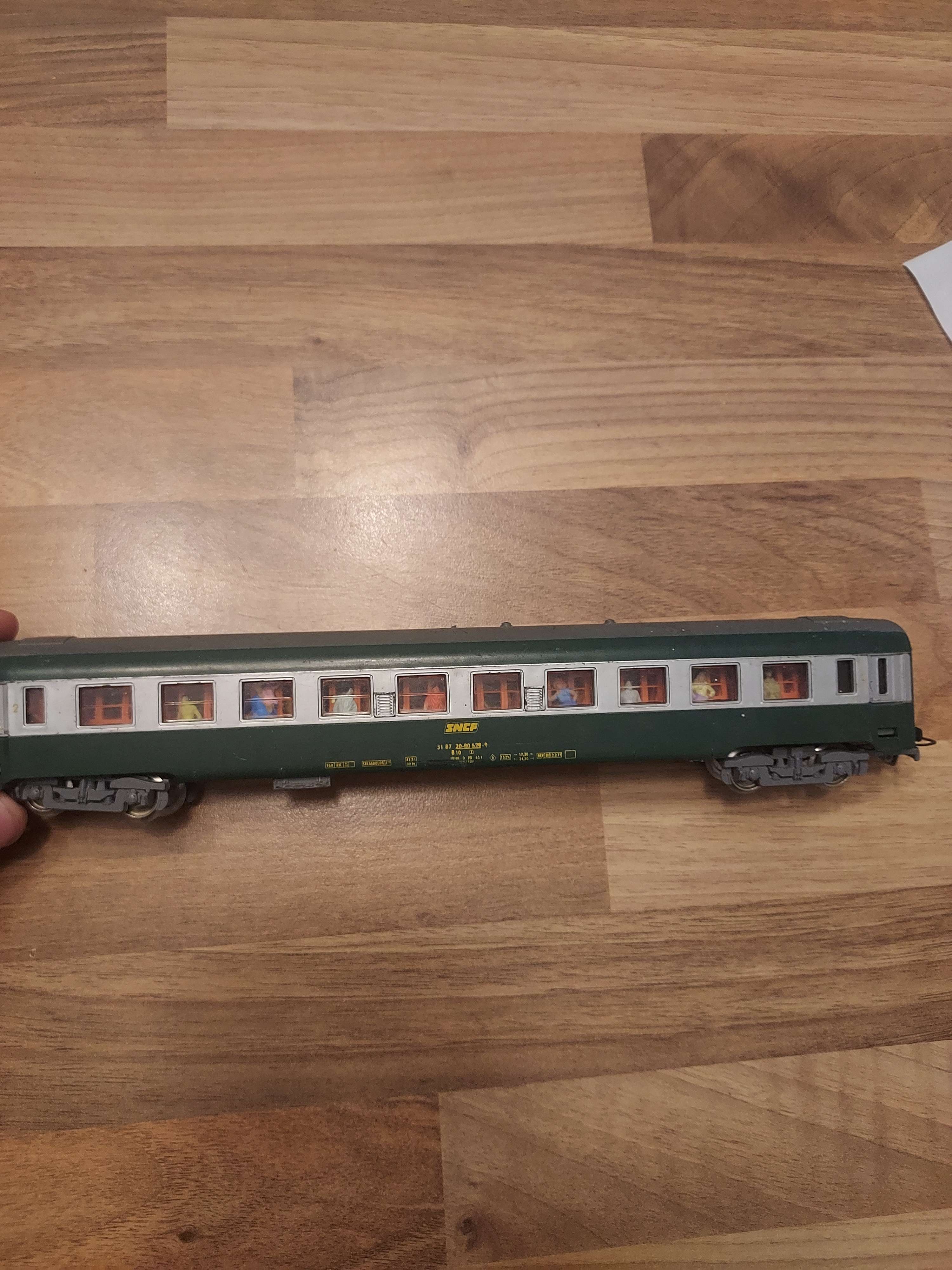 Jouef voiture voyageurs 2e classe avec &eacute;clairage et personnages Ho ref 60