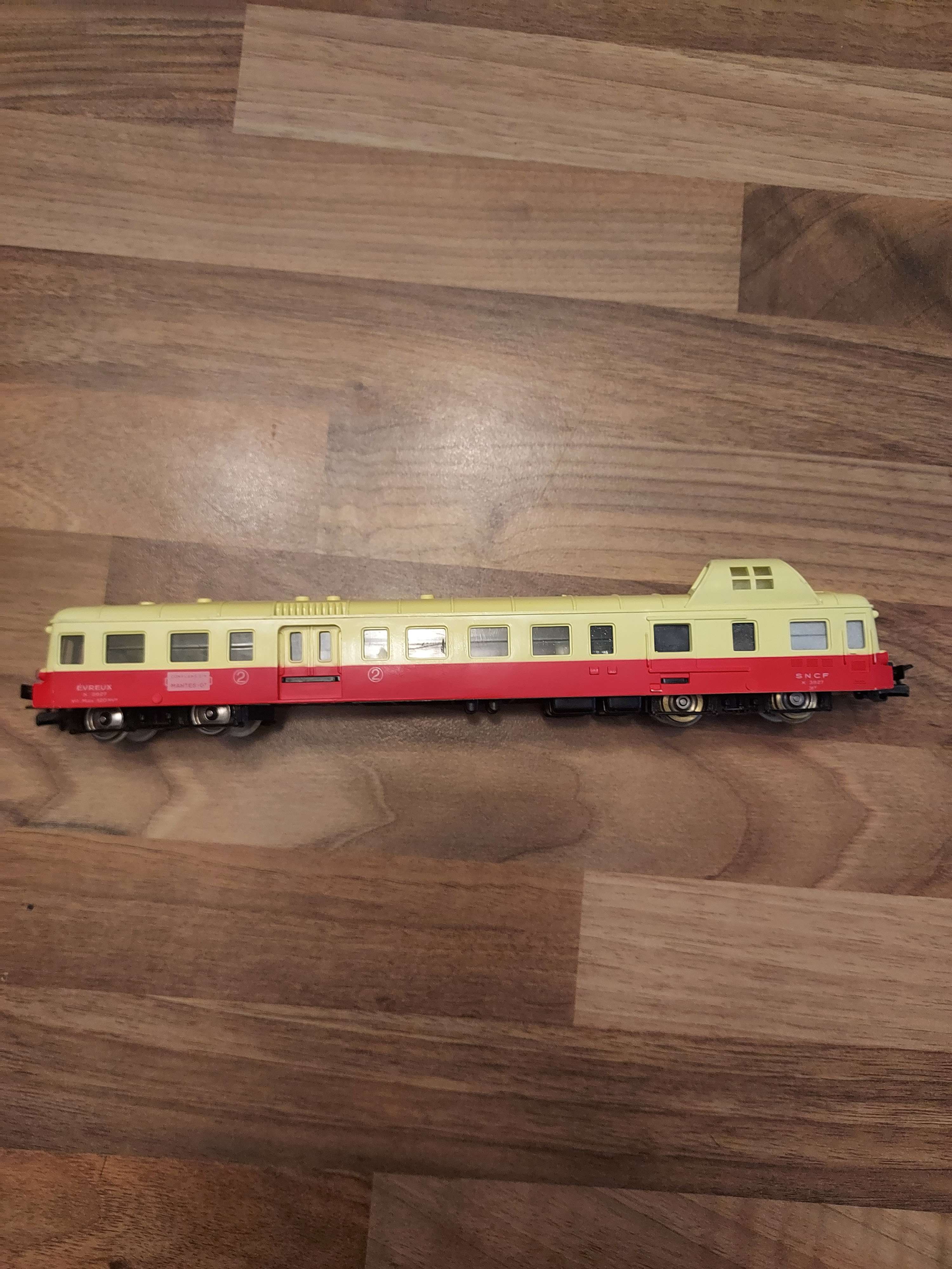 Jouef autorail picasso motrice avec &eacute;clairage &agrave; l'avant x 3827 ref 95