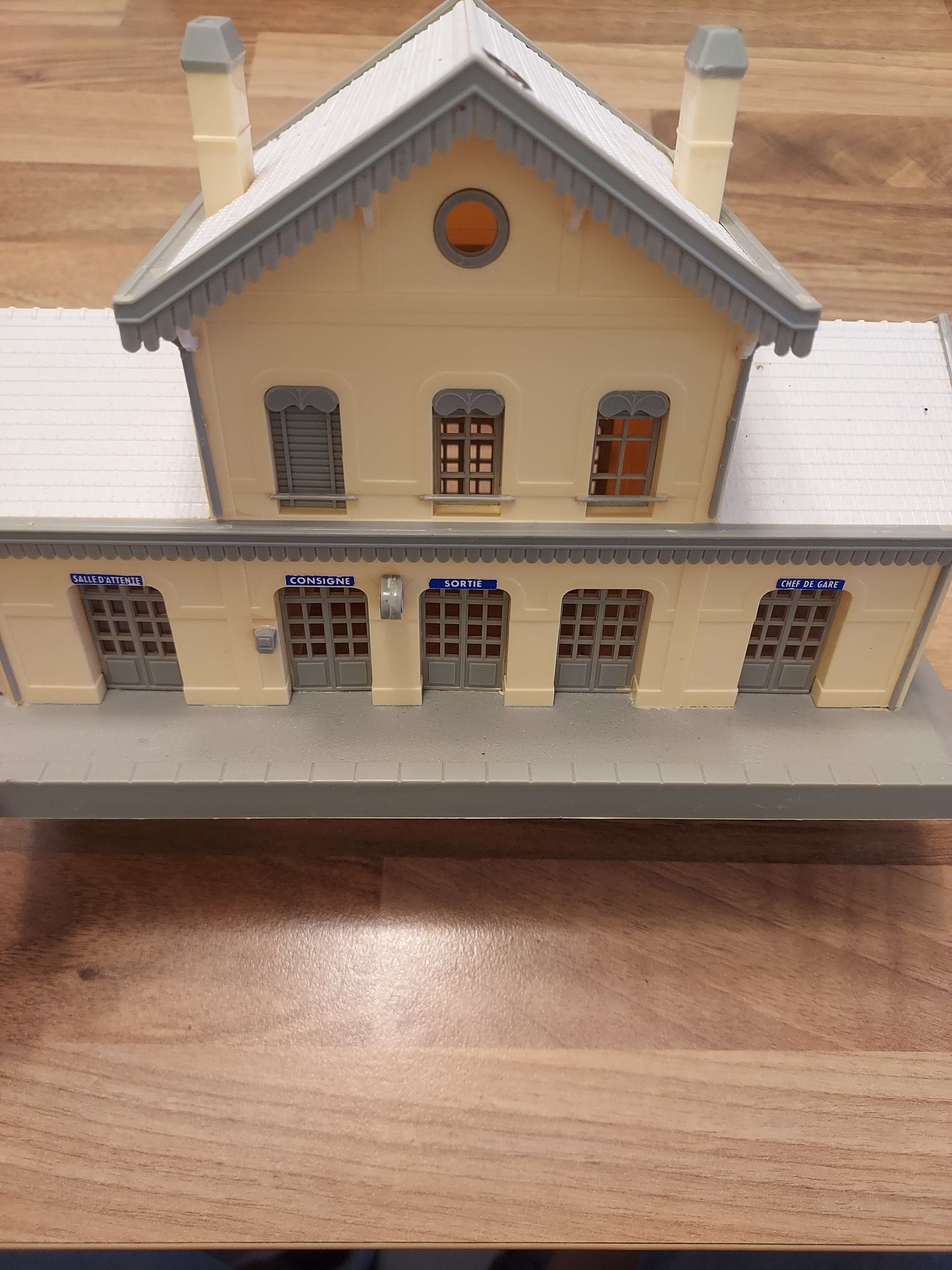 Jouef gare lusigny HO ref 8