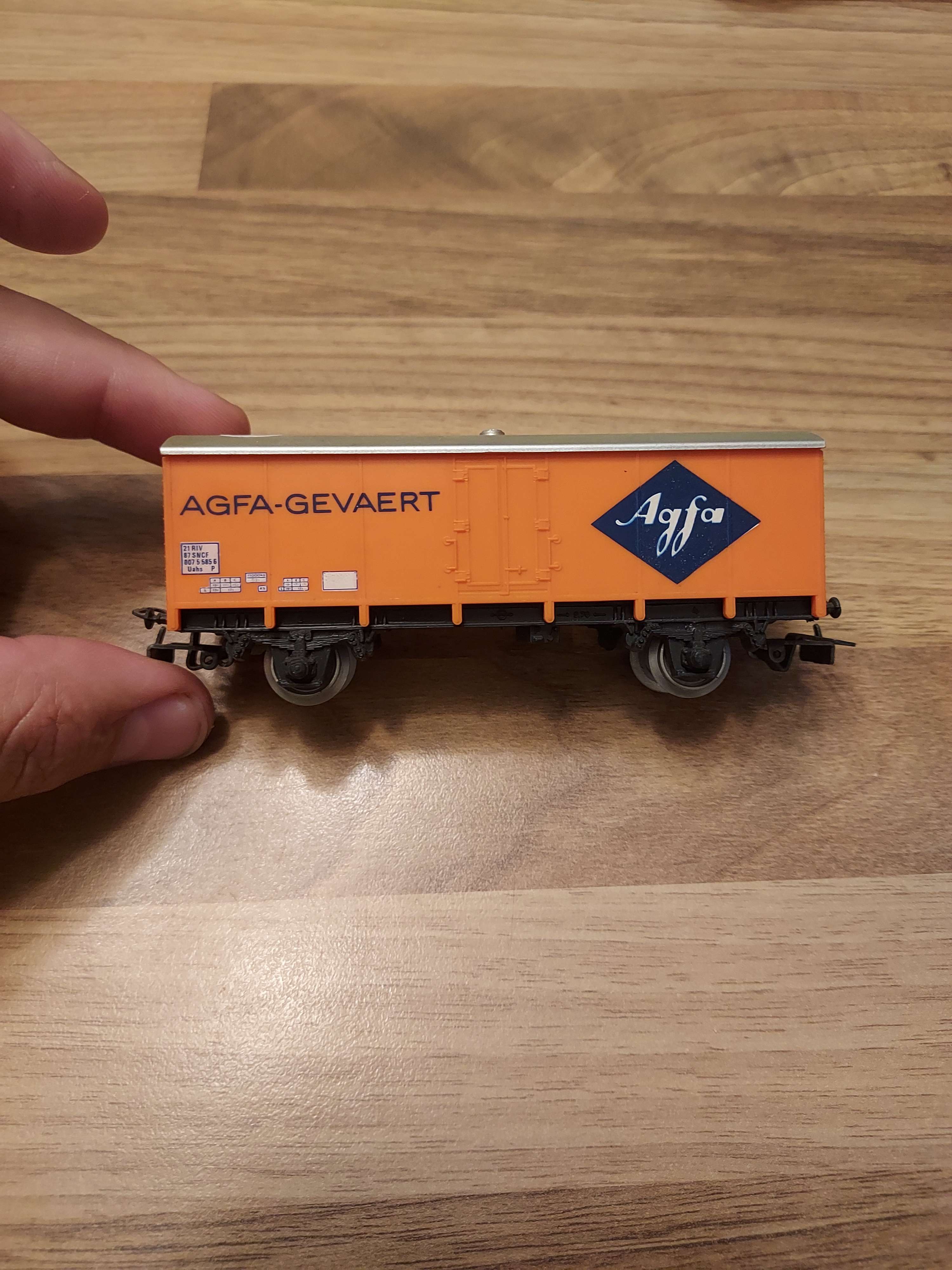 Wagon Jouef Couvert SNCF &agrave; 2 Essieux Marquage Agfa-Gevaert Orange R&eacute;f&eacute;rence 6267 ref 63