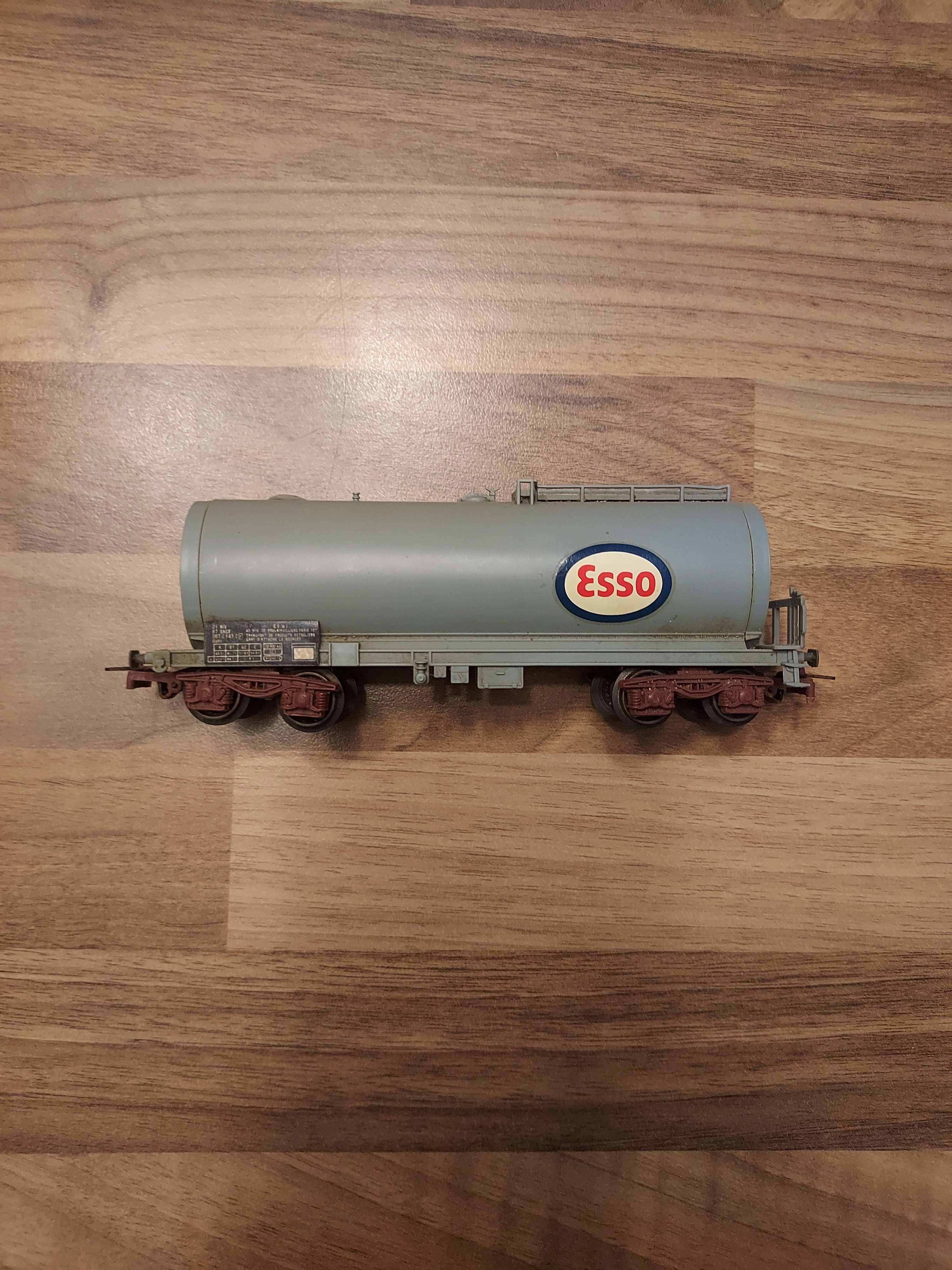 JOUEF UN WAGONS CITERNE A BOGIES ESSO EN BOITE HO ref 6509 HO ref 39