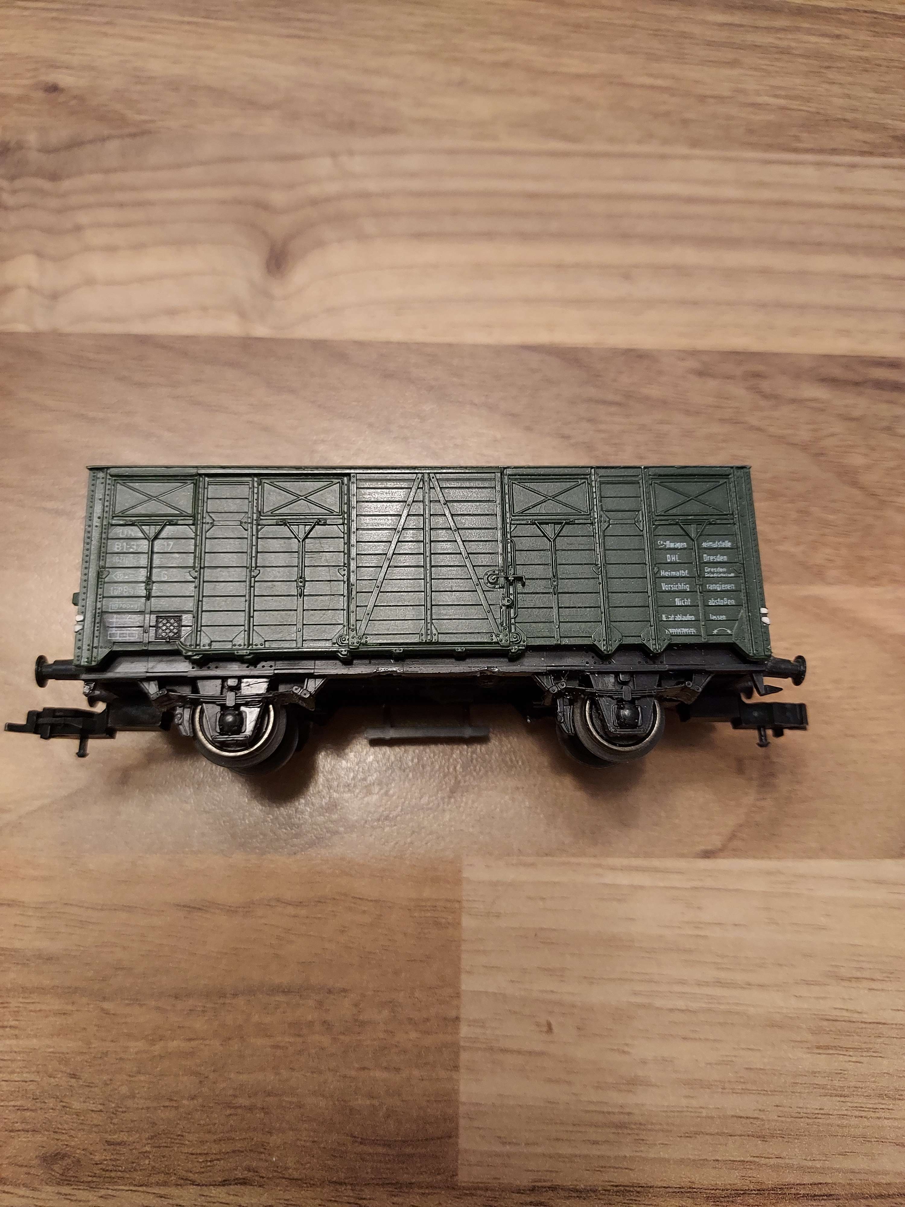 Piko wagon couvert &agrave; 2 essieux de la Deutsche Reichsbahn (DR), ref 100