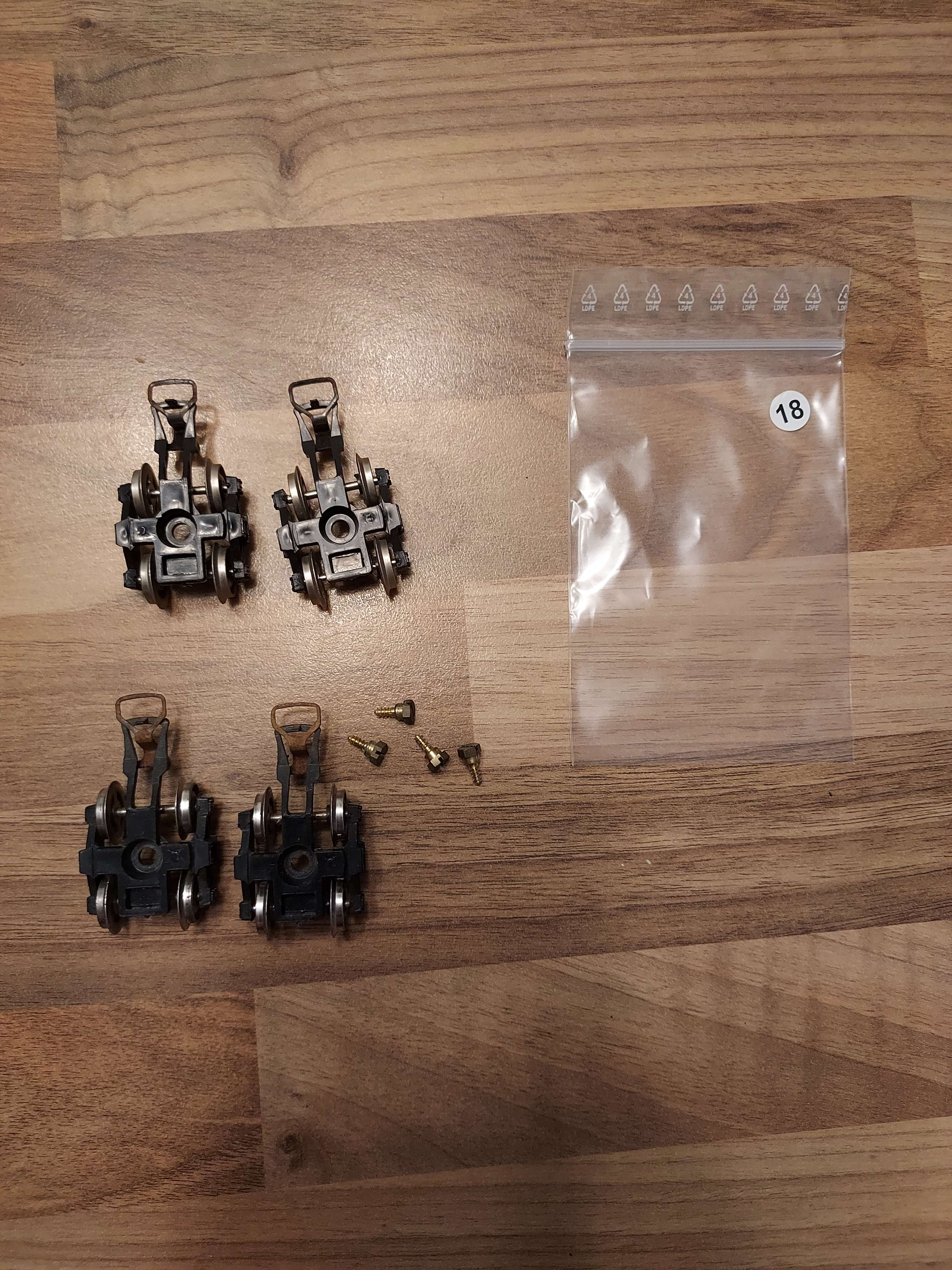 Jouef lot de 4 bogie avec essieux et vis noir ref 18
