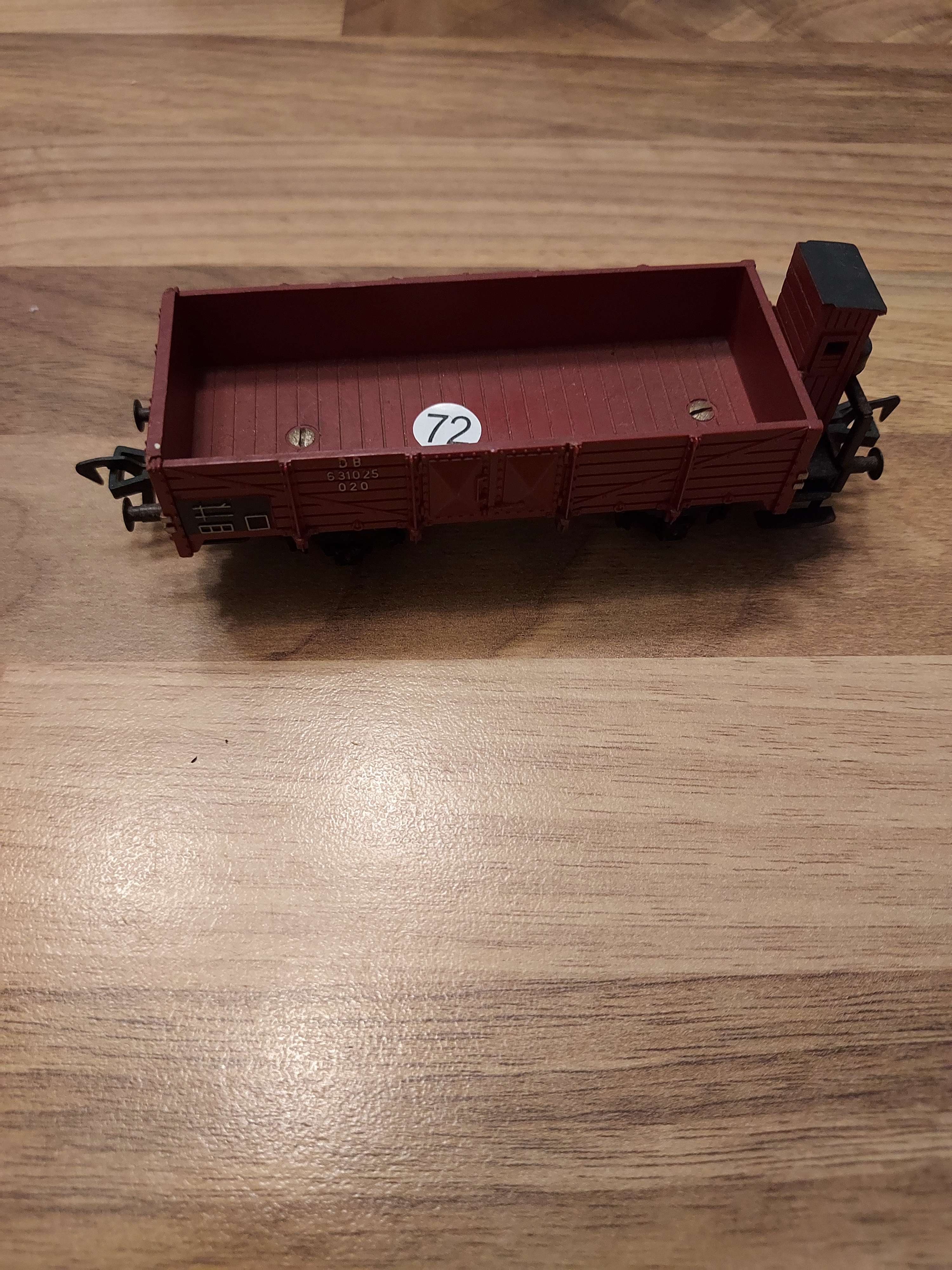 Fleischmann wagon tombereau &agrave; gu&eacute;rite (avec cabine de frein) de la Deutsche Bahn (DB) HO ref 72