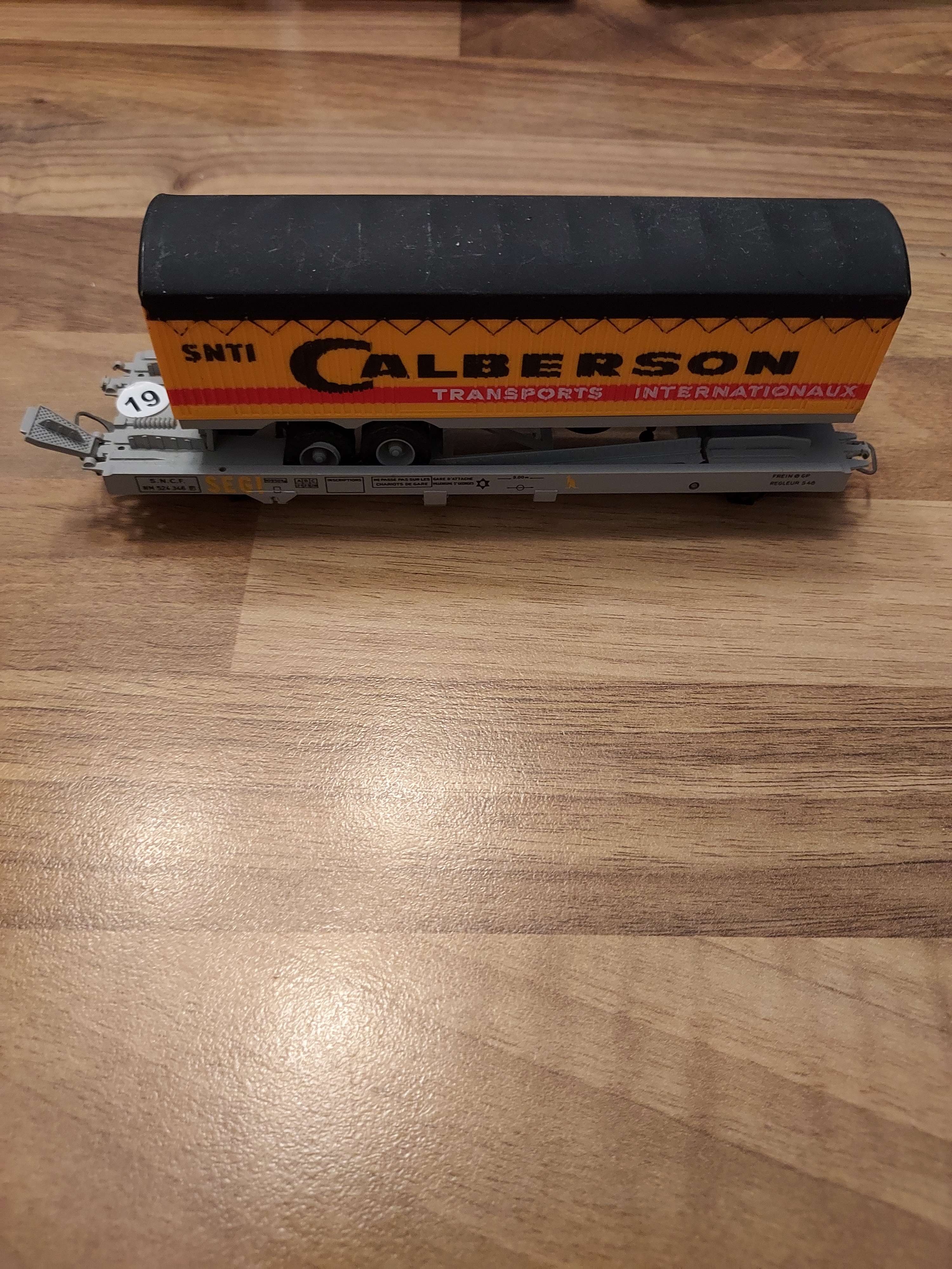 Jouef wagon plat  calberson avec remorque HO ref 19 