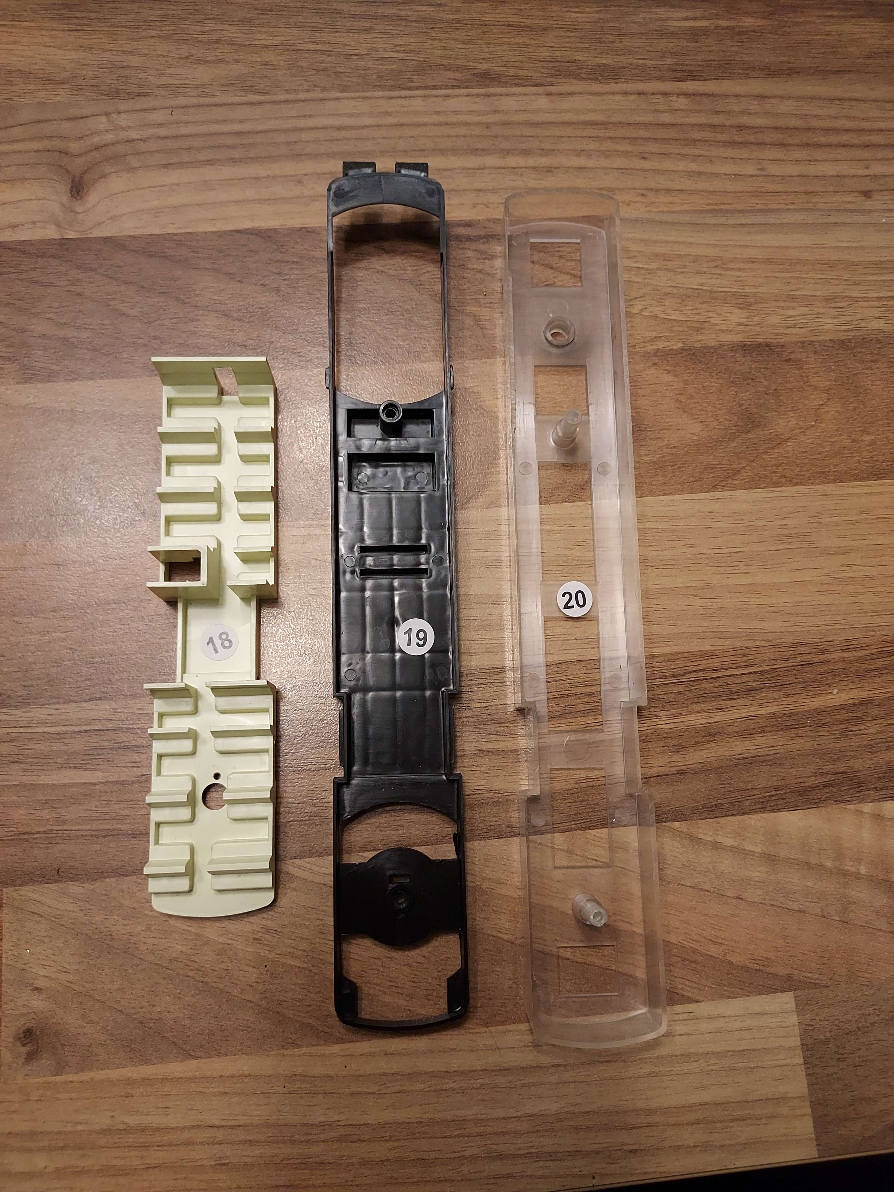 Jouef ch&acirc;ssis plus si&egrave;ge plus vitrage autorail picasso HO ref 18 et 19 et 20