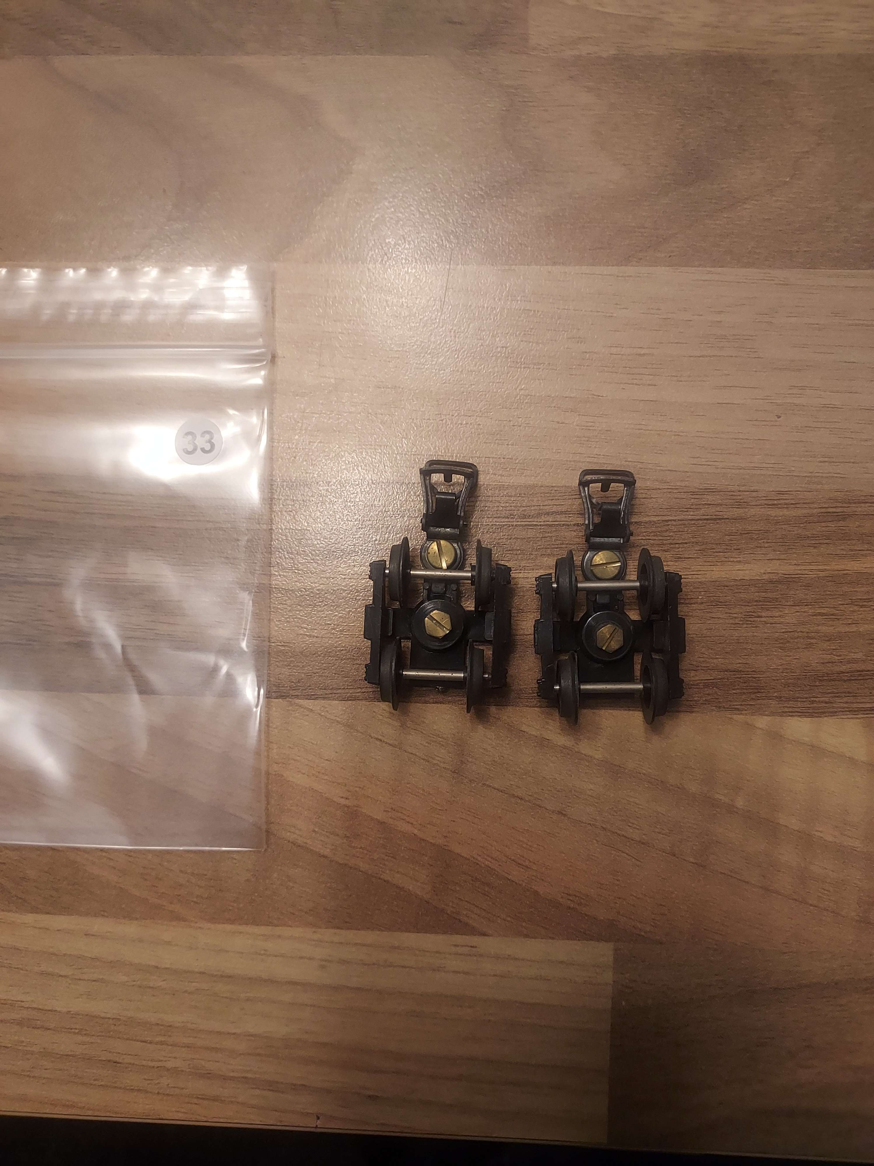 Jouef lot de 2 bogie &agrave; gros boucles avec vis HO ref 33