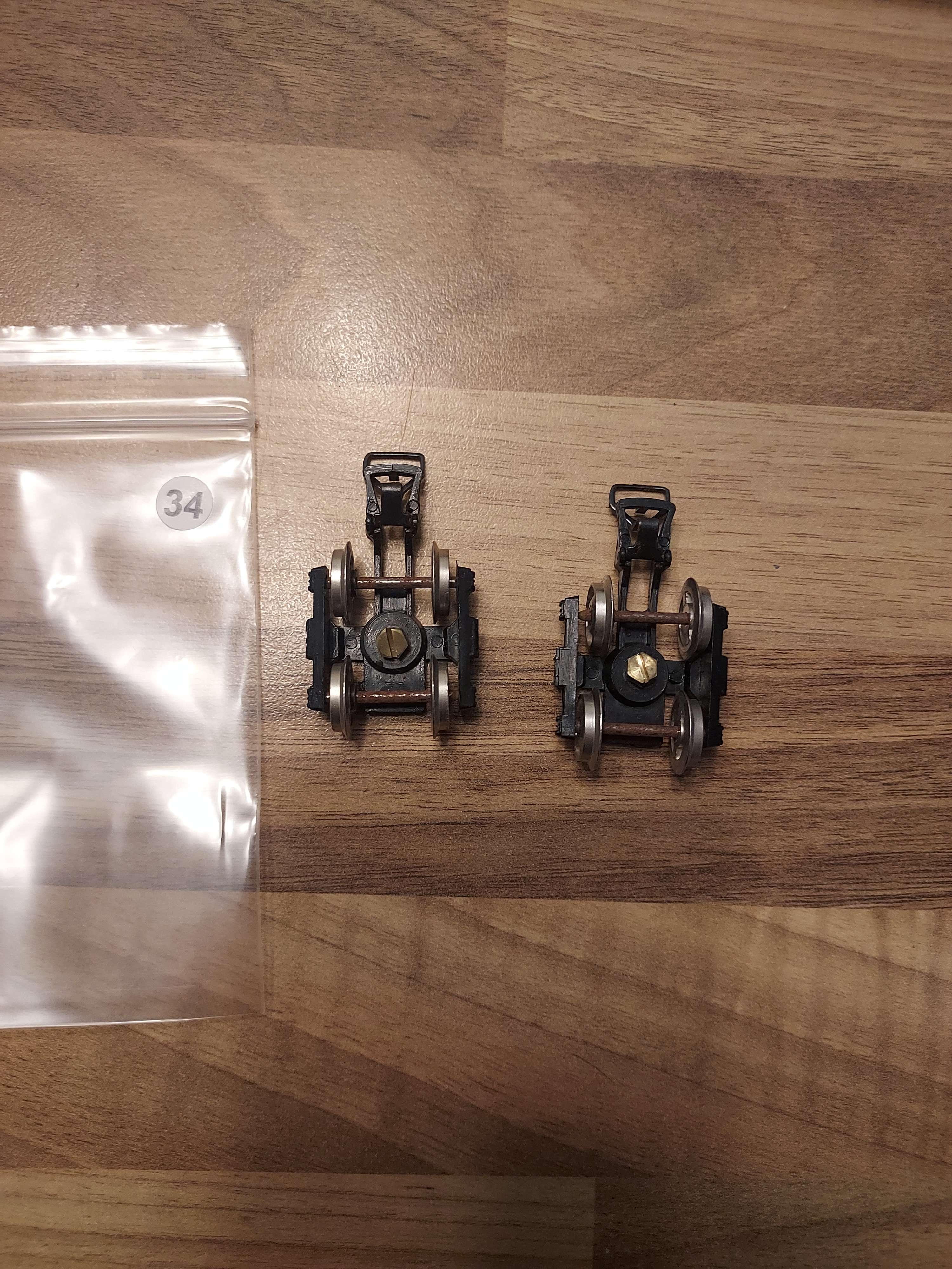 Jouef lot de 2 bogie &agrave; grand boucle HO  avec vis ref 34 